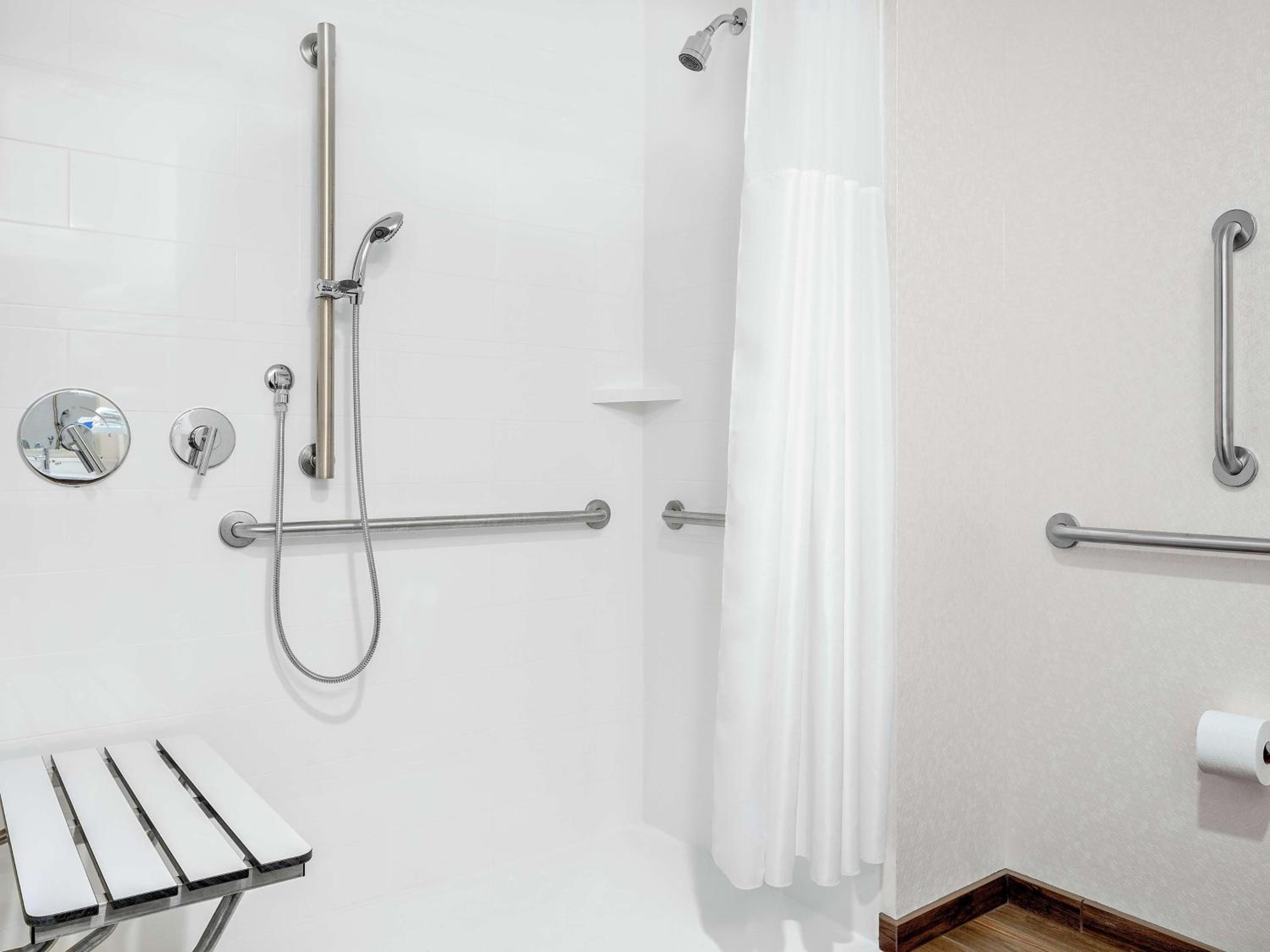 Queen Room with Two Queen Beds - Hearing Accessible