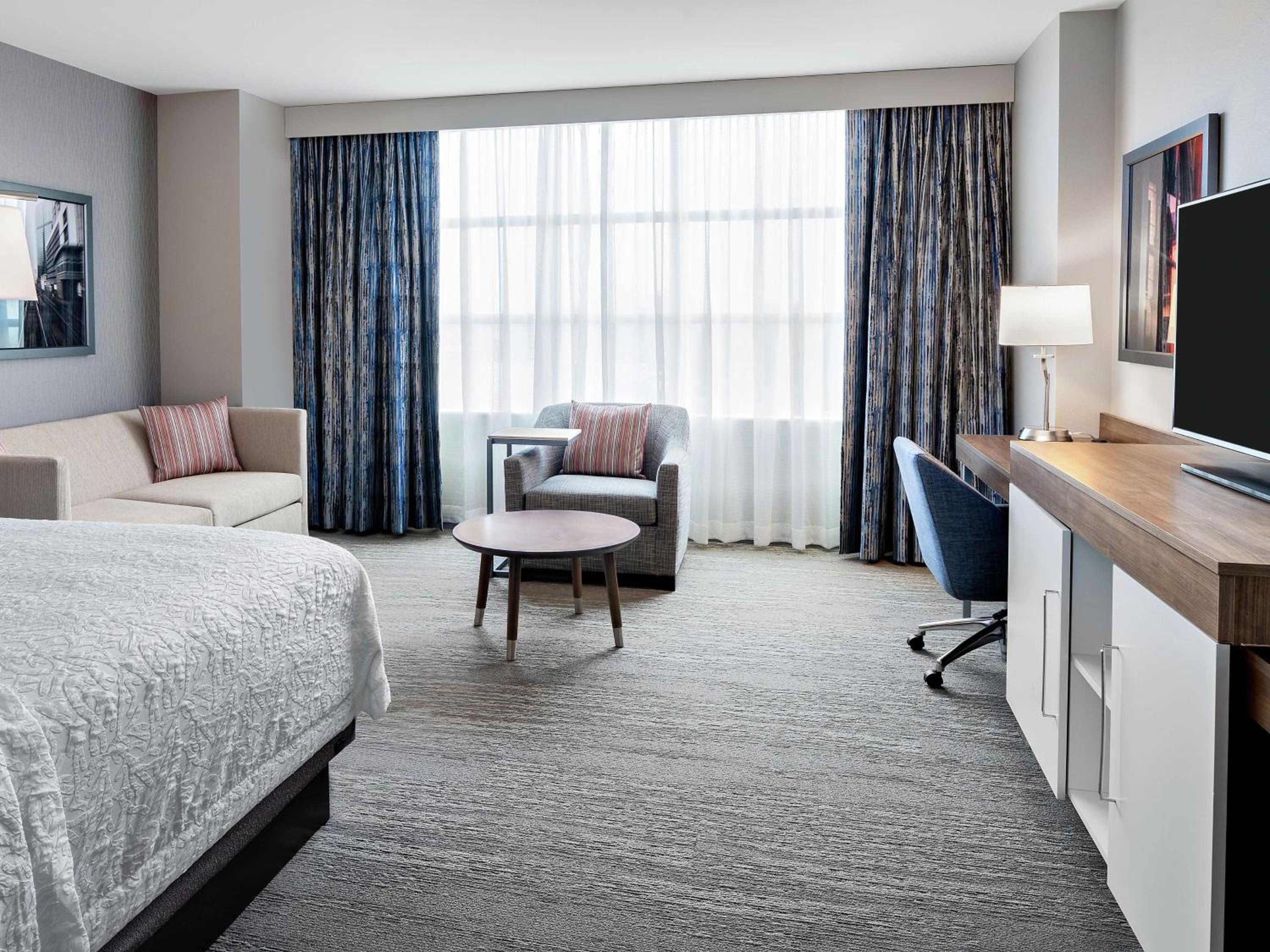 King Room with Roll-in Shower - Mobility Accessible - Non-Smoking