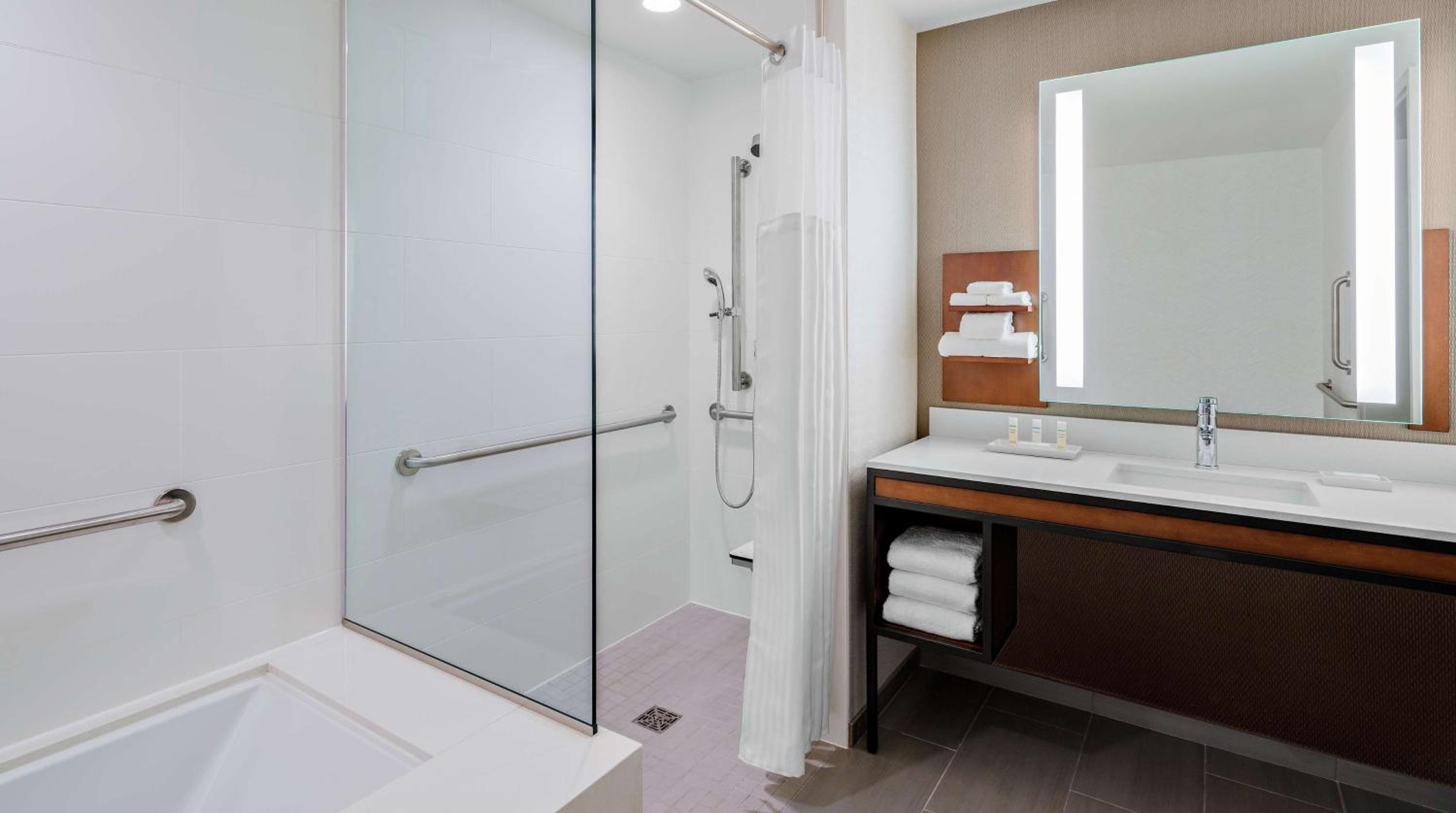 One-Bedroom Corner King Suite with View