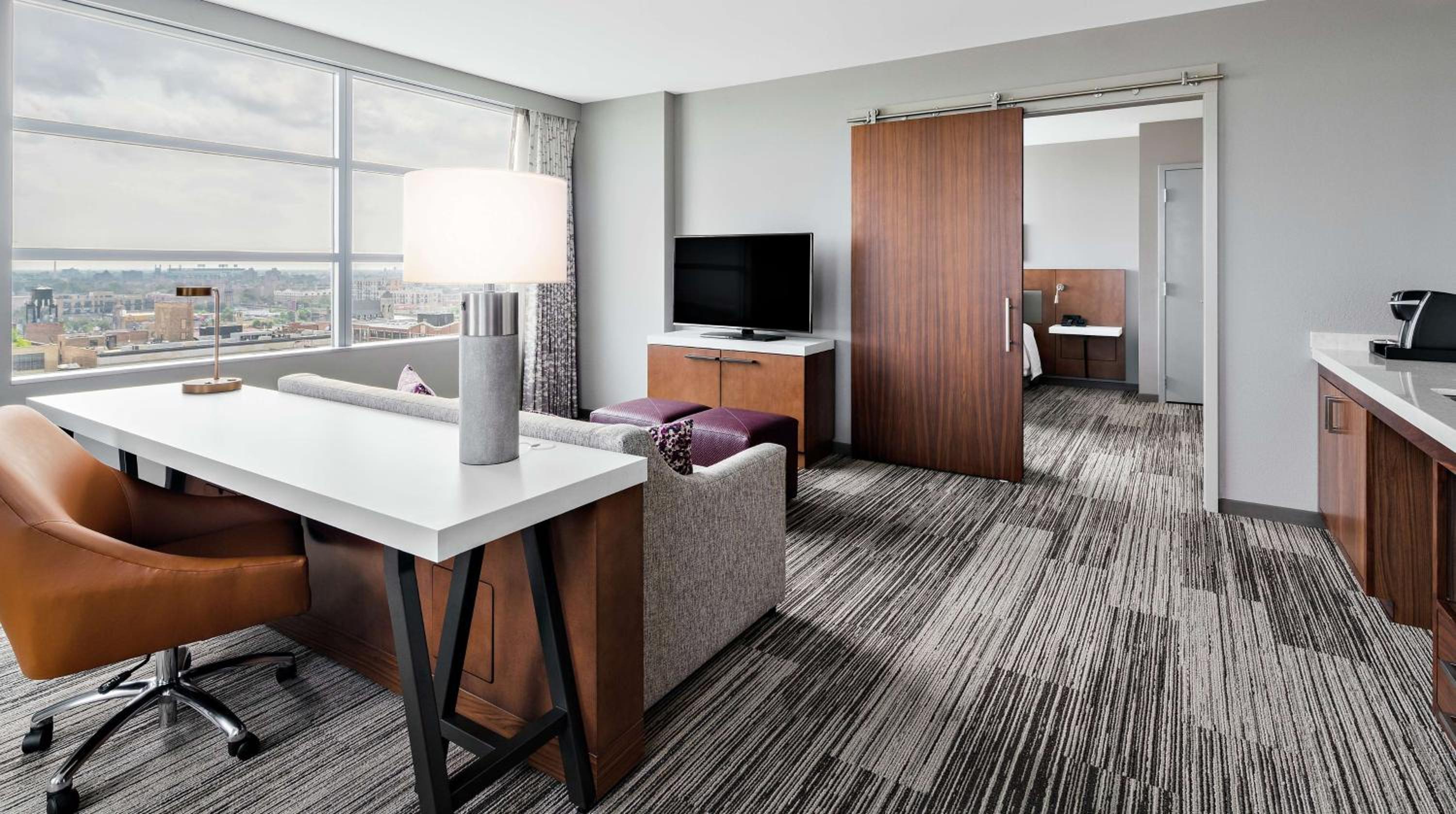 One-Bedroom Corner King Suite with View