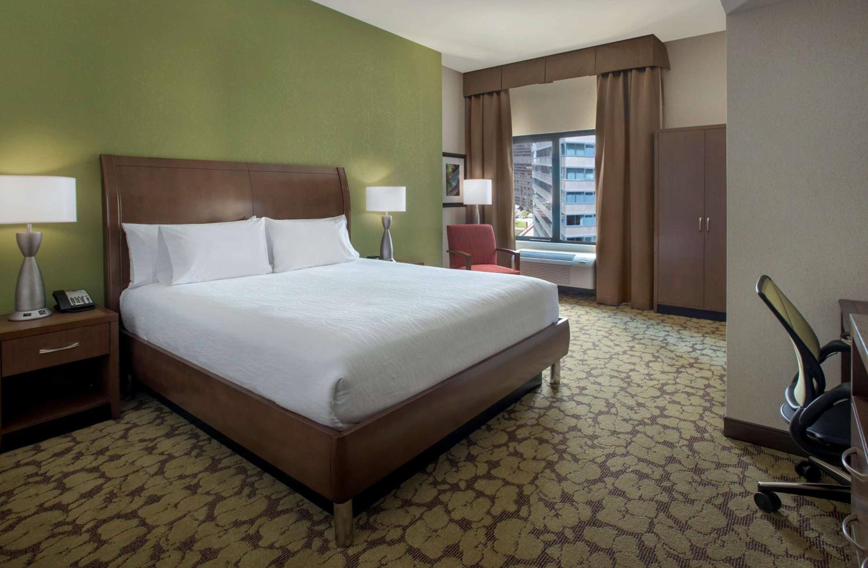 King Room with Partial River View thumbnail 5