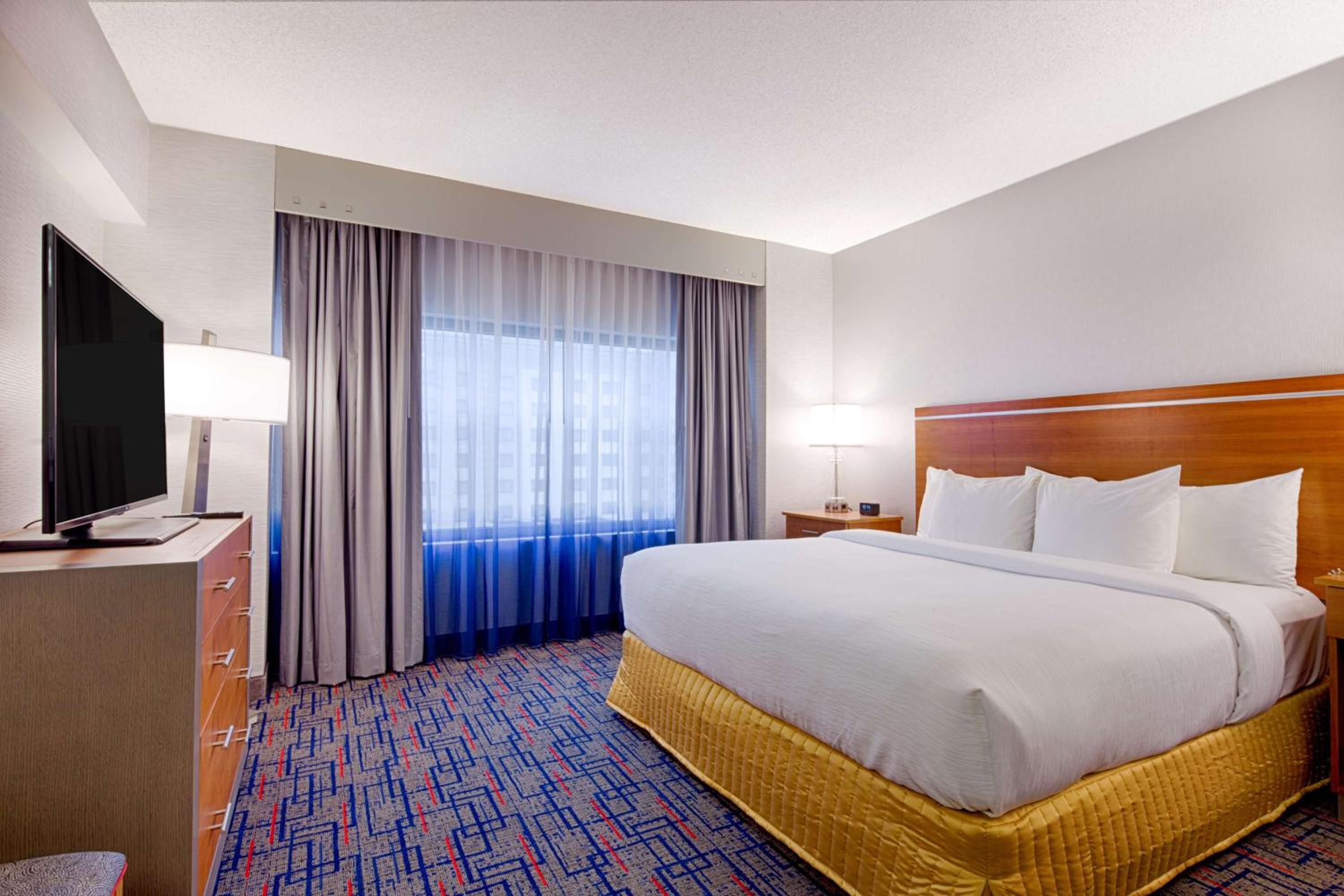 One-Bedroom King Conference Suite photo 1