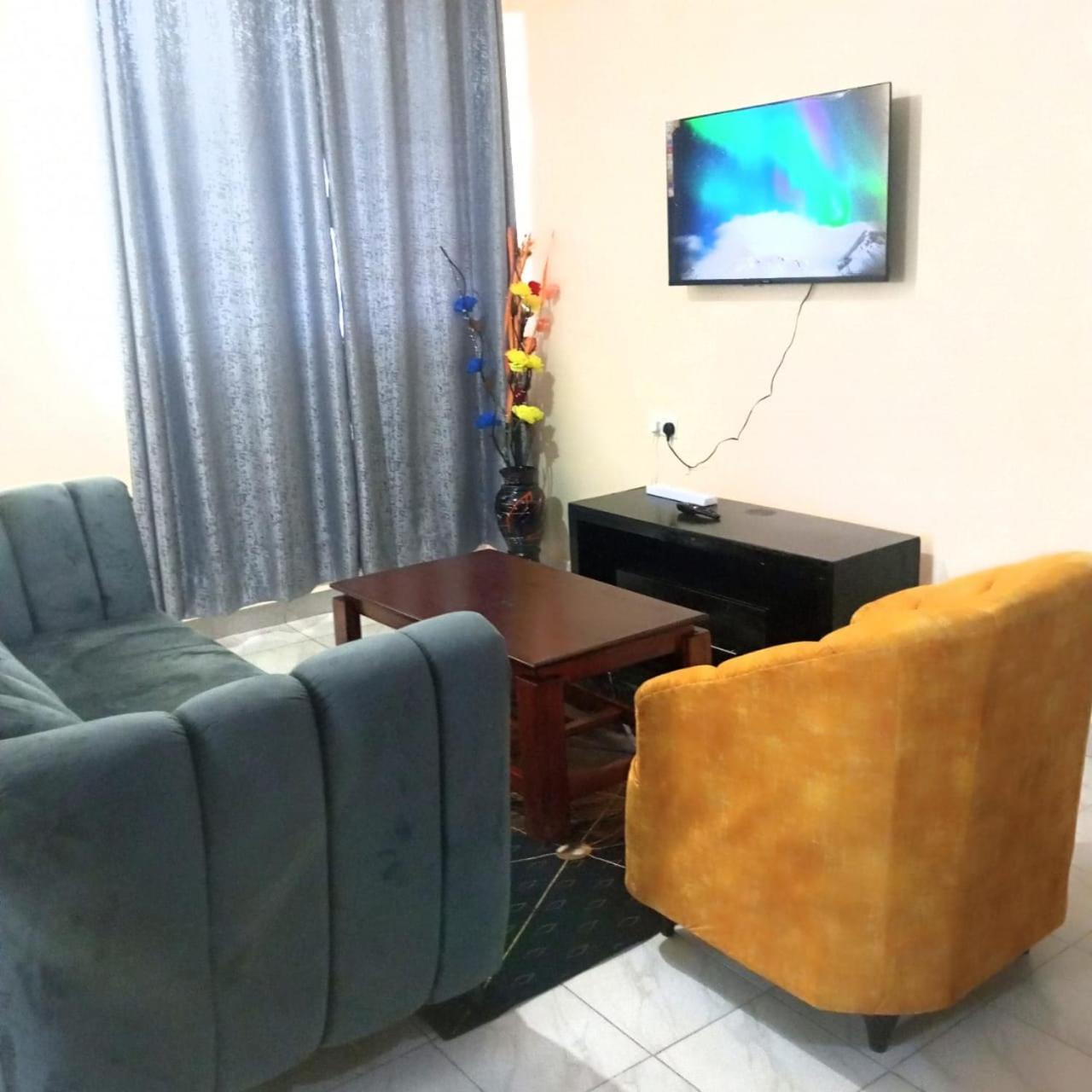 One-Bedroom Apartment photo 1