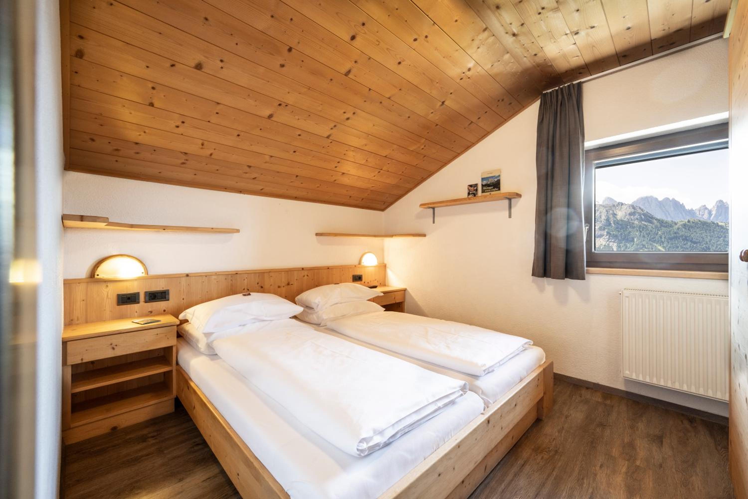 Apartment with Mountain View - Photo 4