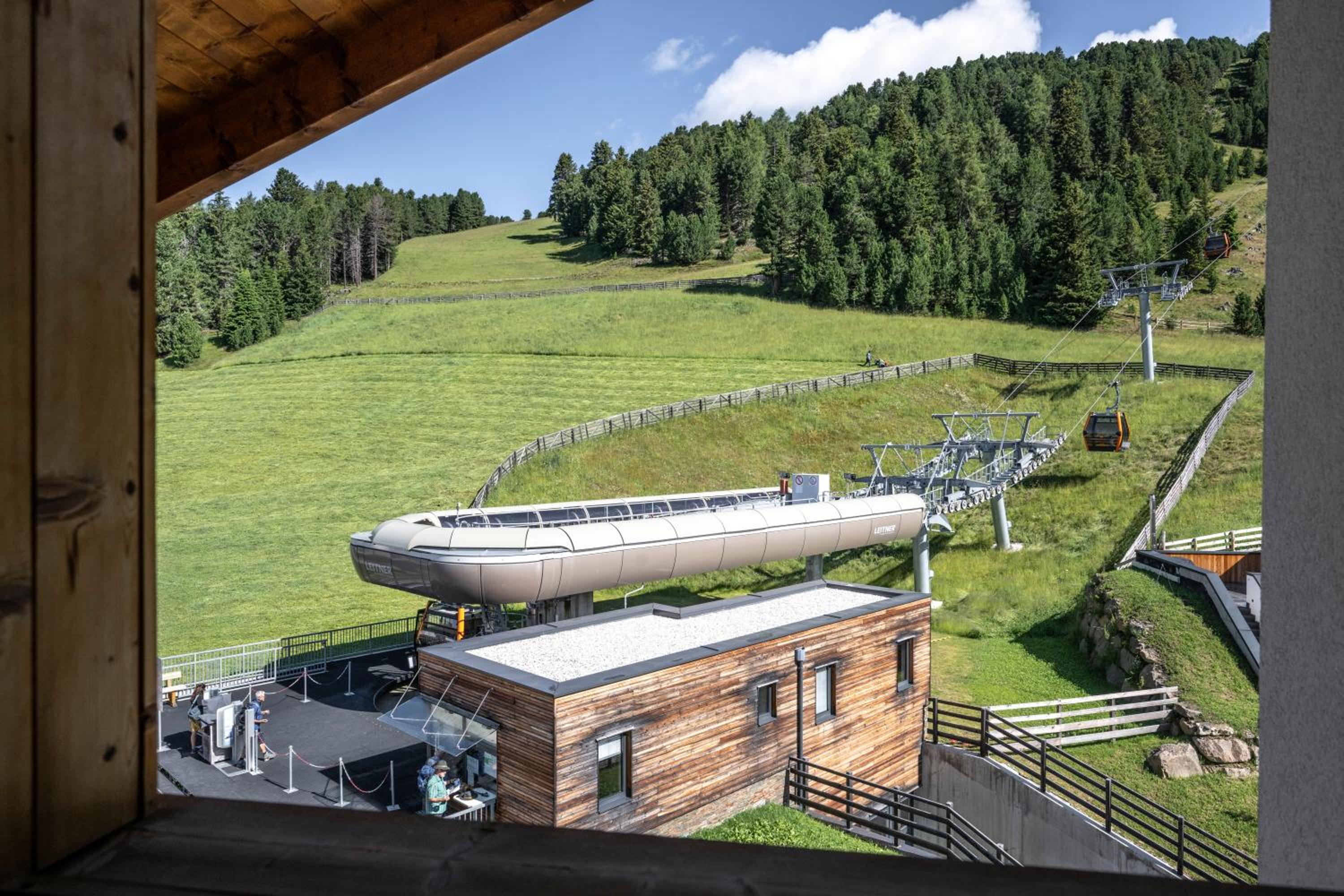 Apartment with Mountain View - Photo 12