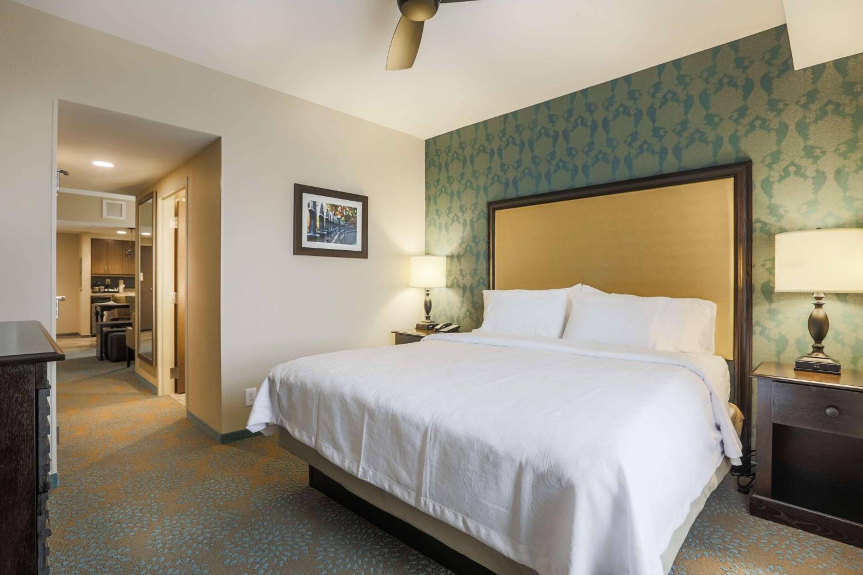 King Suite - Hearing Access/Non-Smoking photo 3