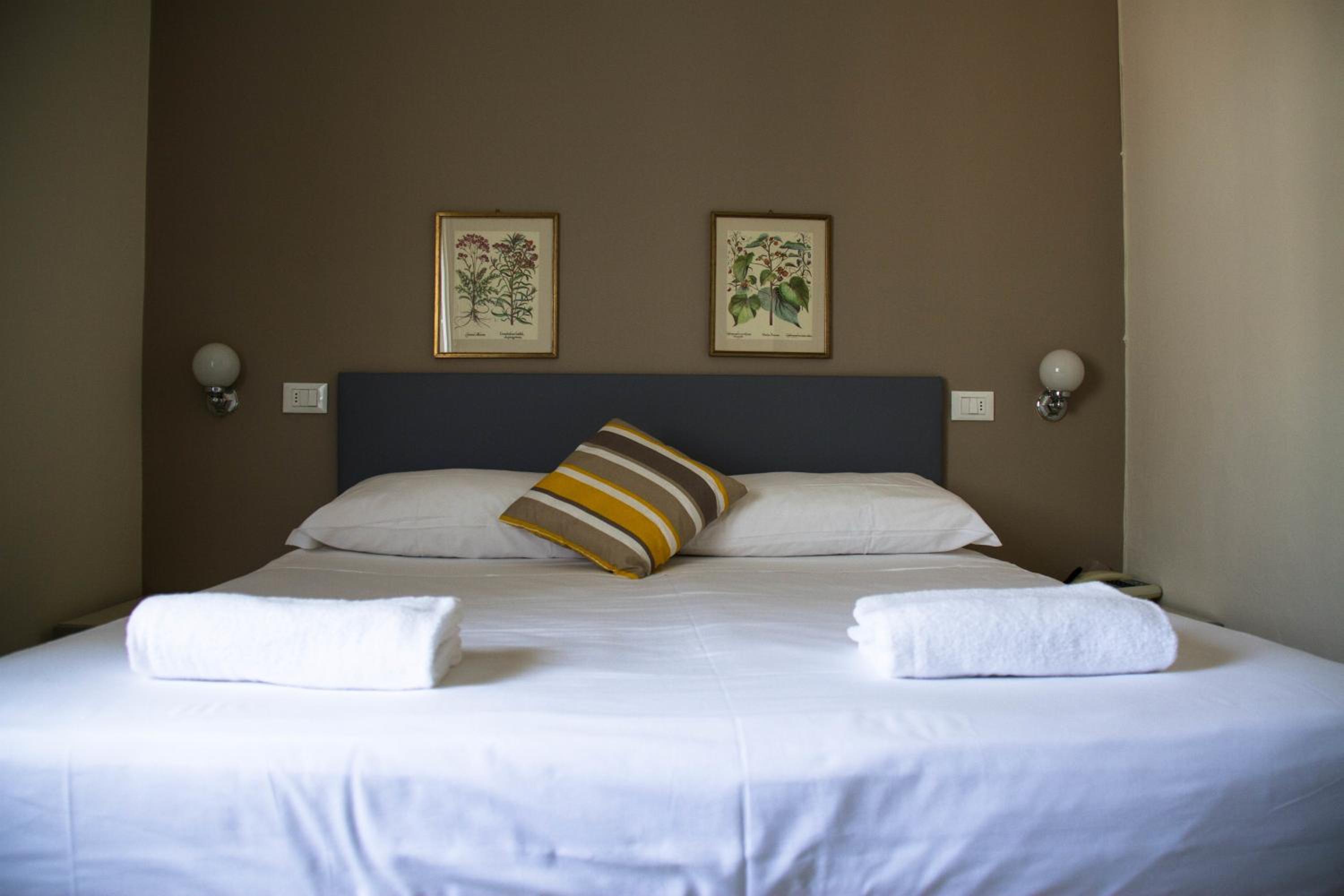 Standard Double or Twin Room photo 2