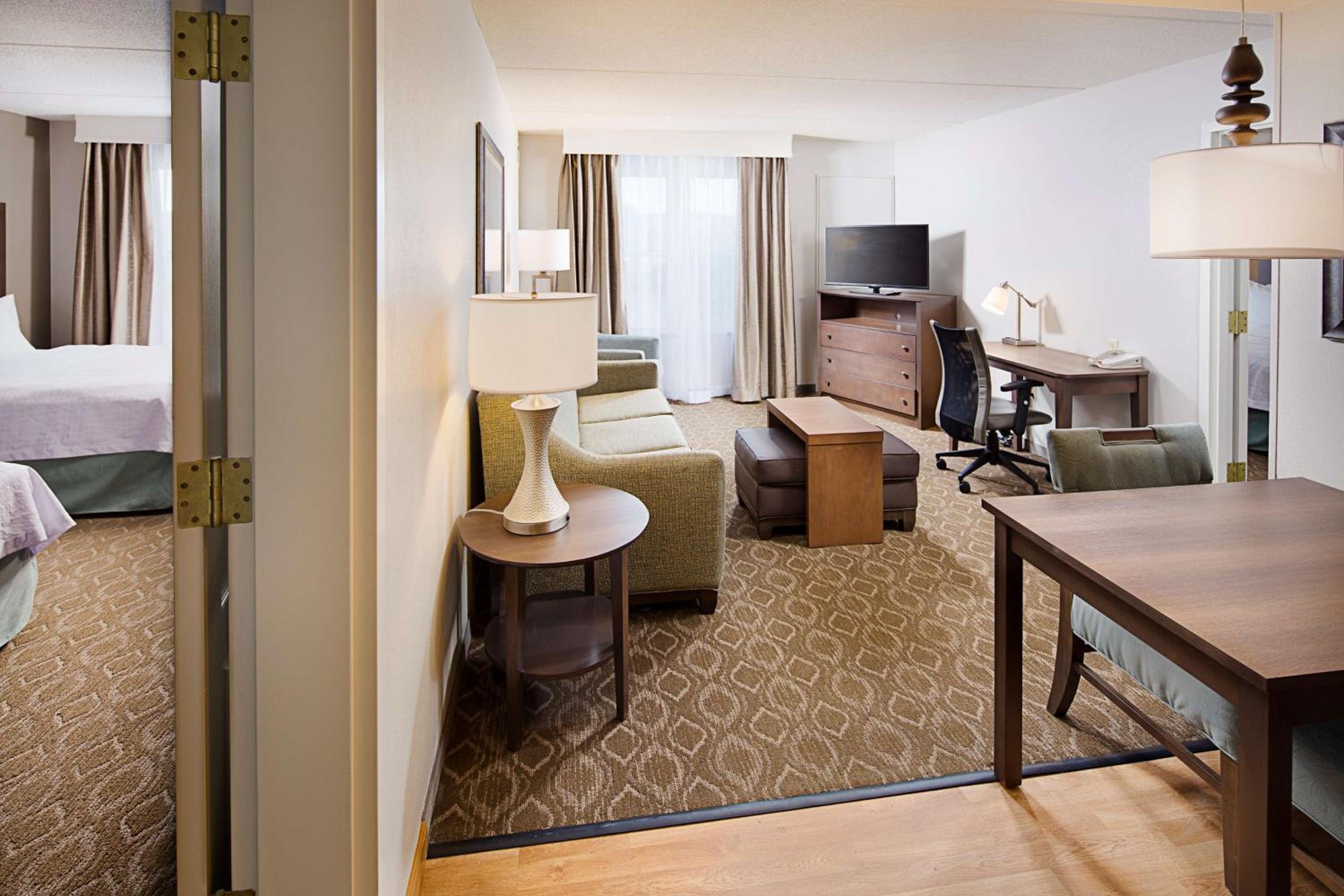 One-Bedroom Queen Suite with Two Queen Beds - Non-Smoking - Photo 1