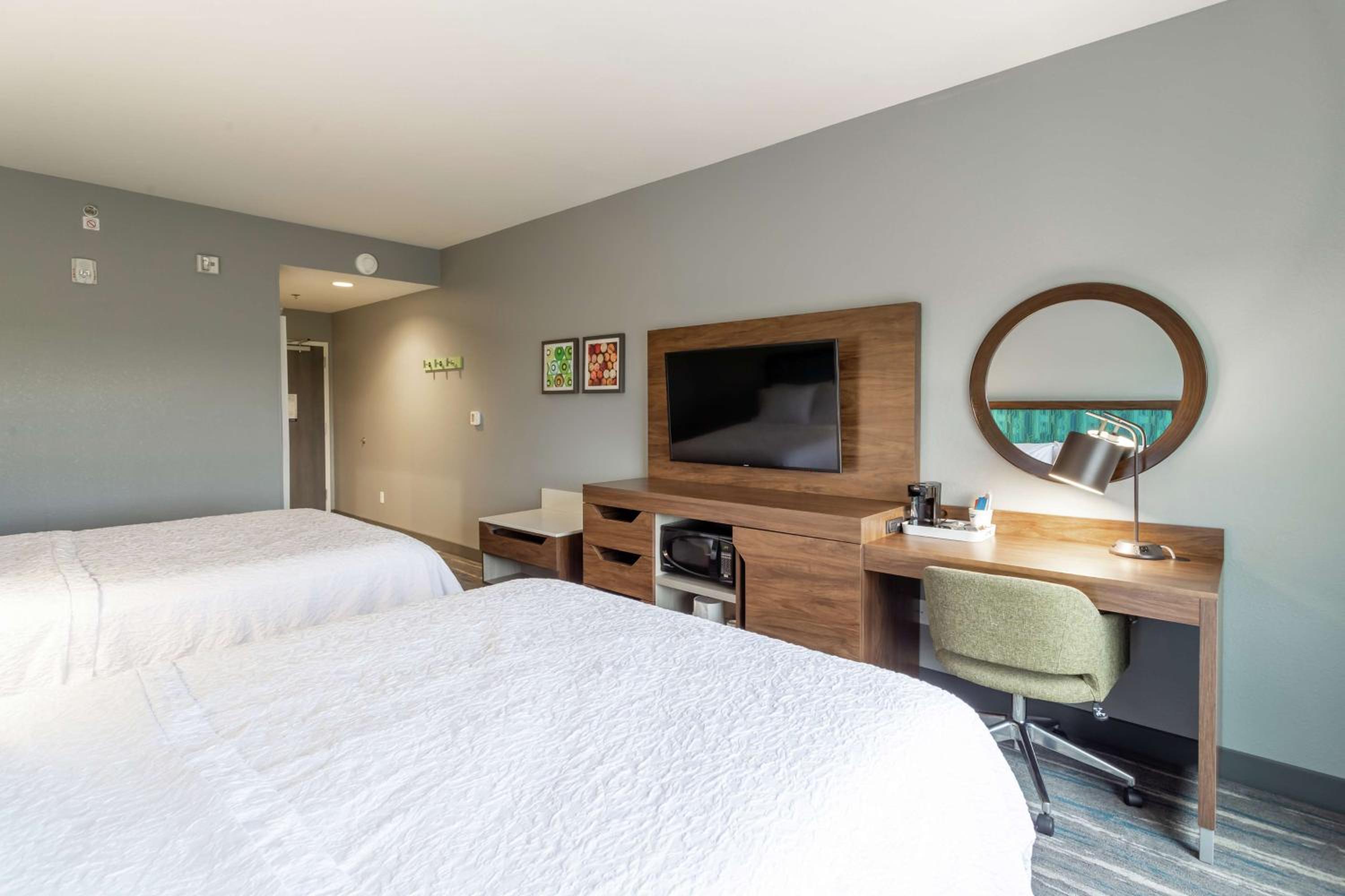 Queen Room with Two Queen Beds - Hearing Access/Non-Smoking at Hampton Inn Madison, OH in Madison