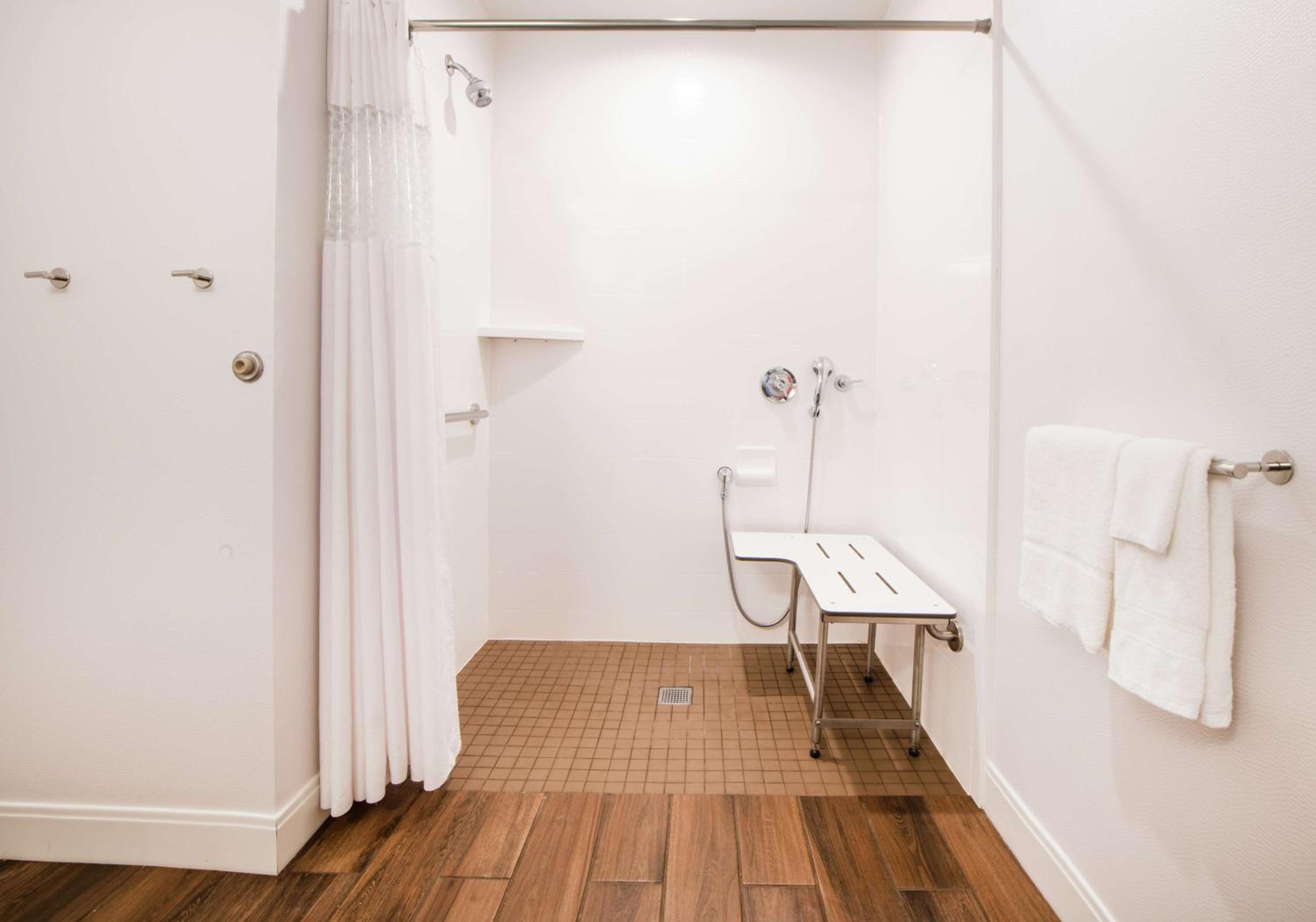 King Room - Mobility Access/Non-Smoking - Photo 4