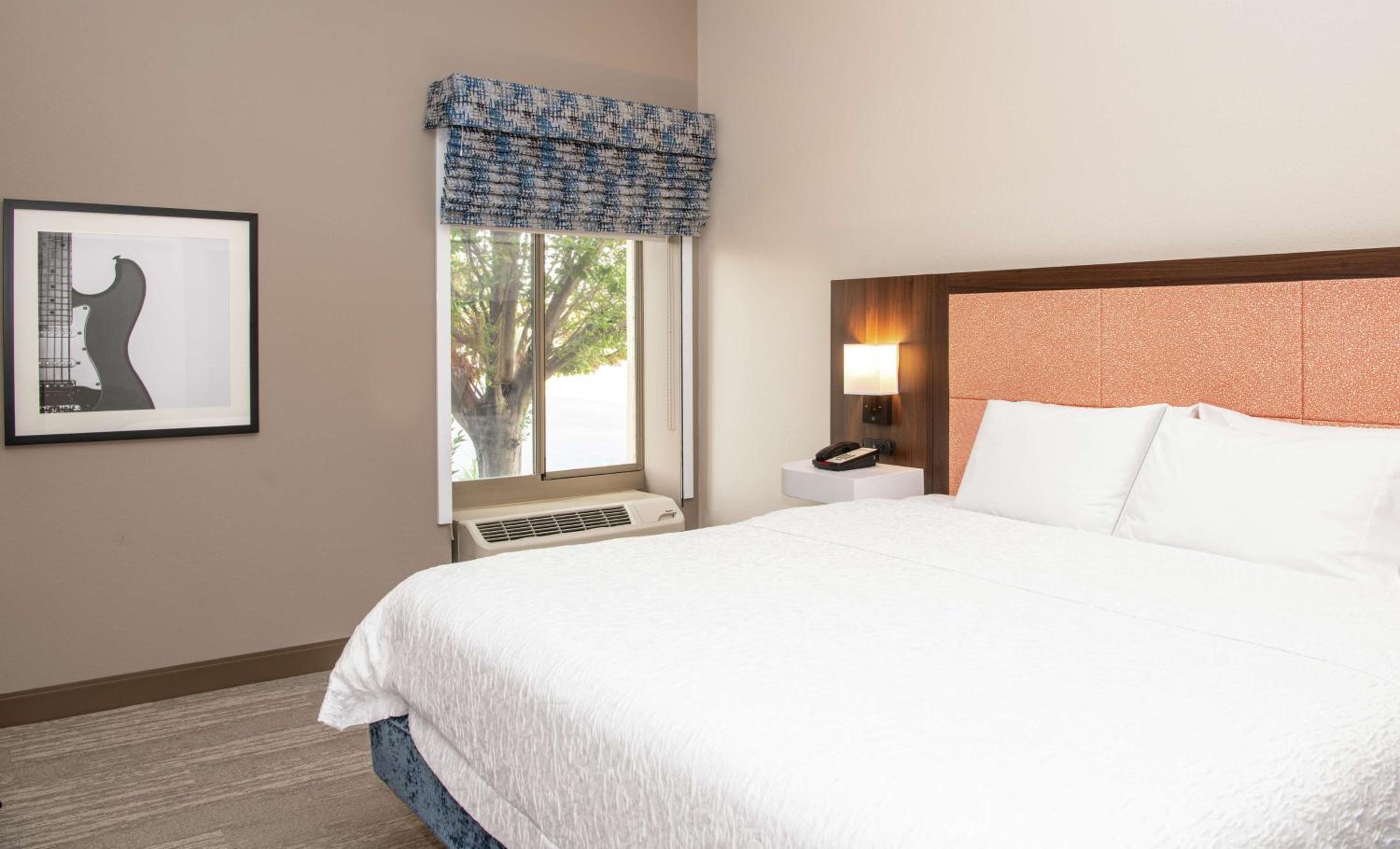 One-Bedroom King Suite - Non-Smoking - Photo 13