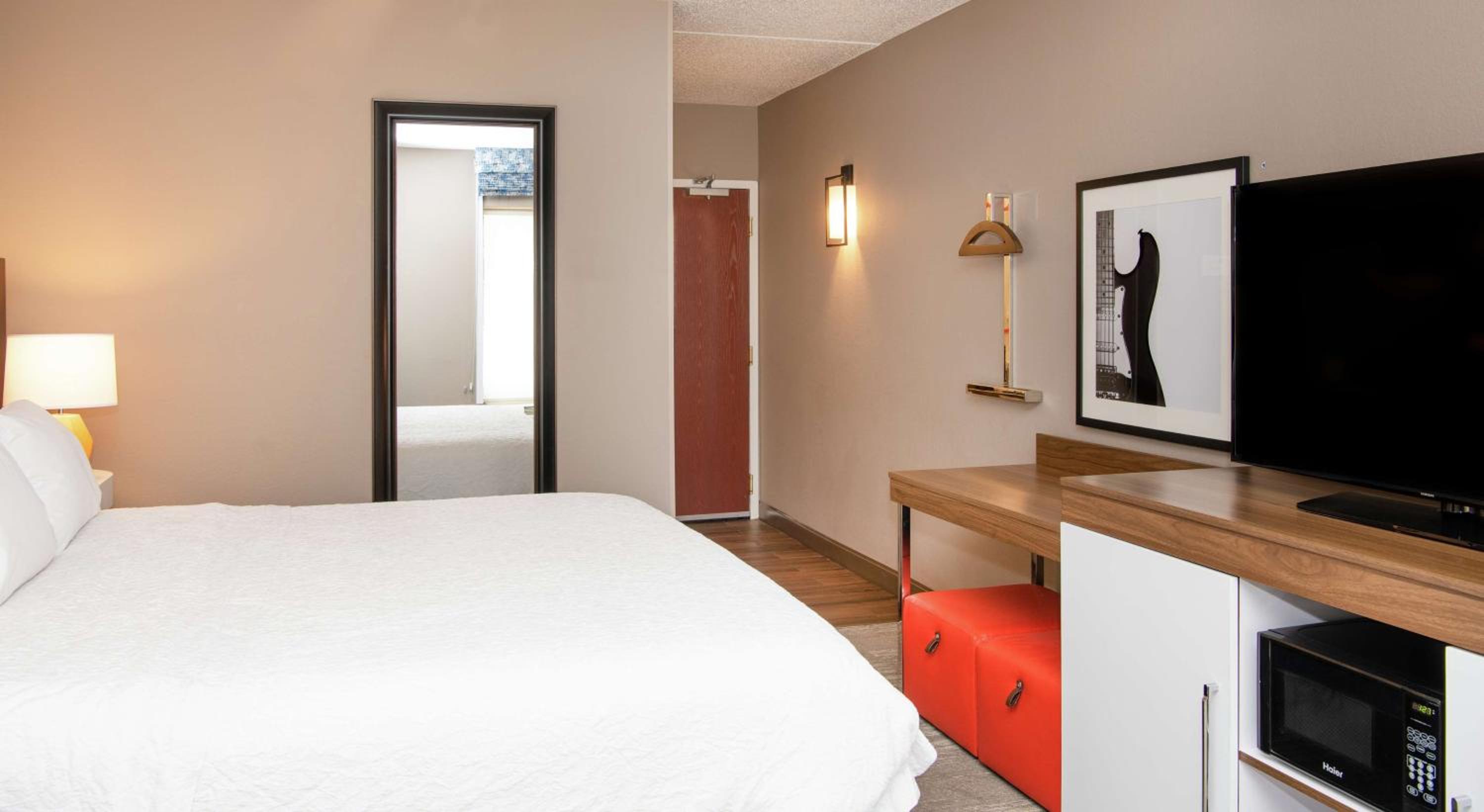 Room with Two Queen Beds - Non-Smoking - Photo 9