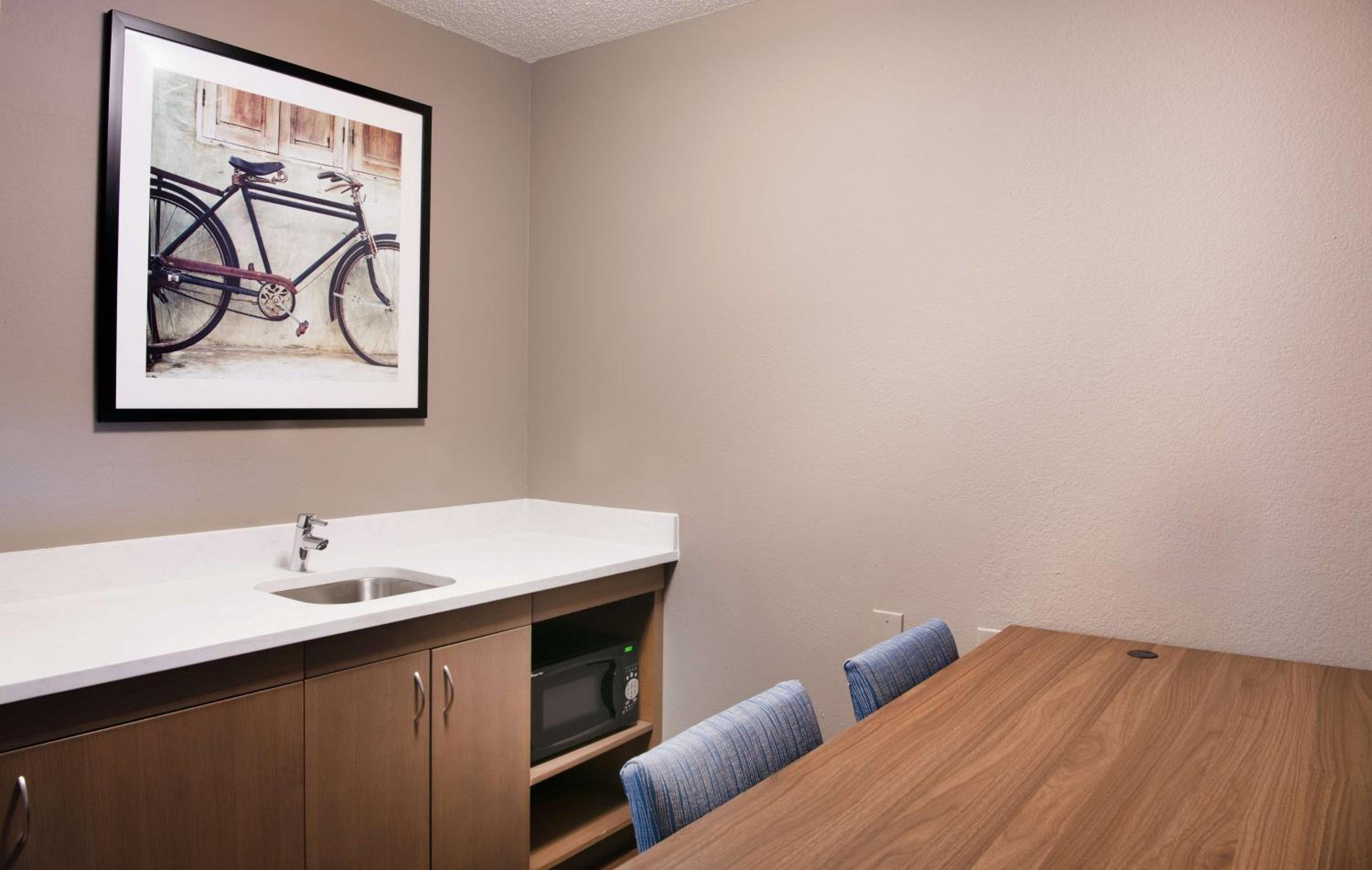 One-Bedroom King Suite - Non-Smoking - Photo 8