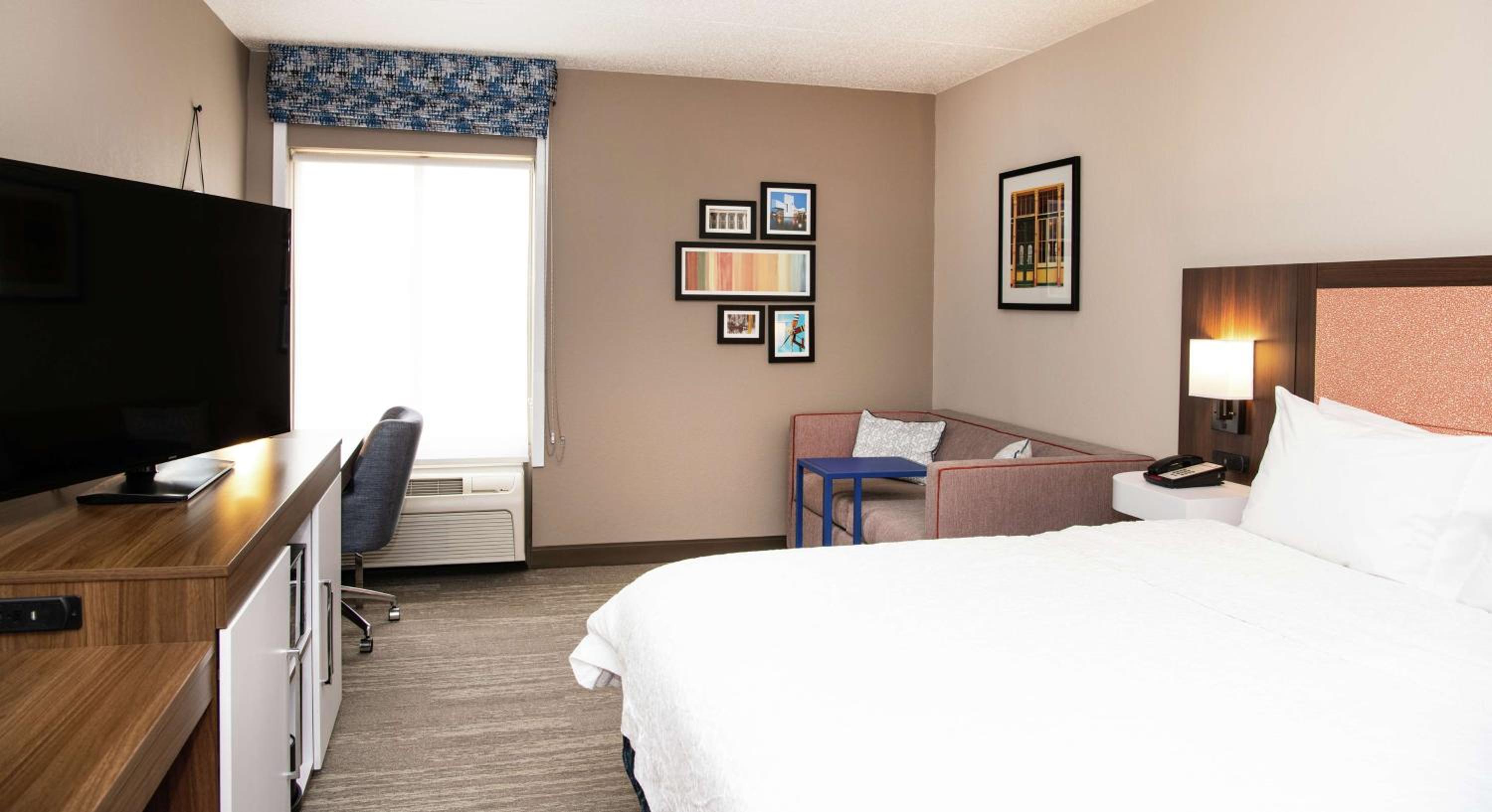 King Room with Sofa Bed - Non-Smoking - Photo 10