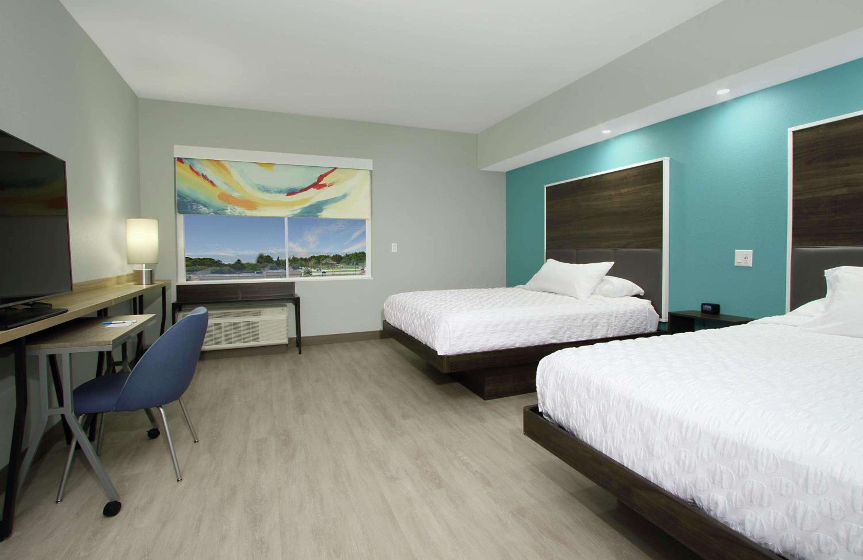 Queen Room with Two Queen Beds photo 1