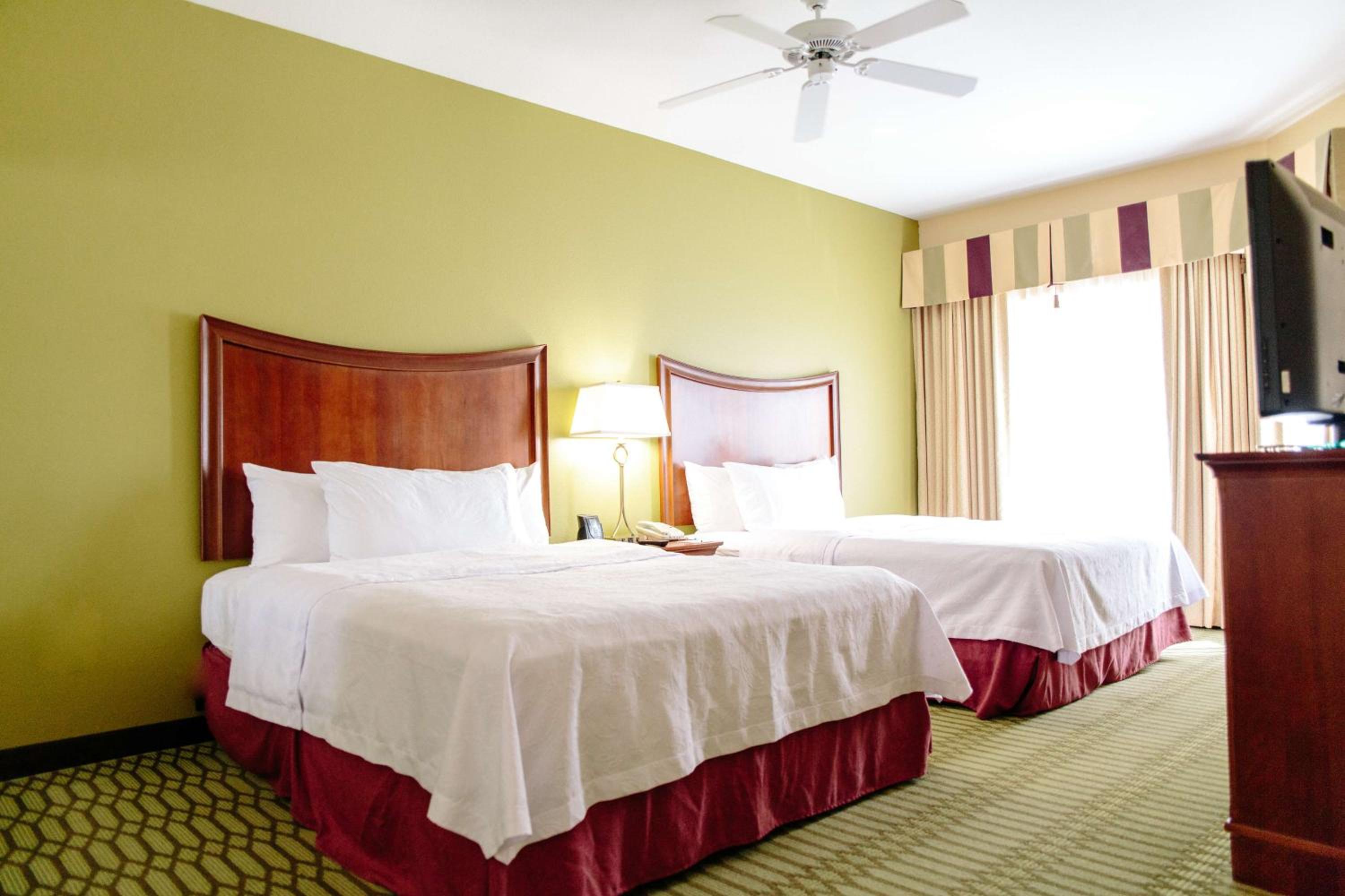 One-Bedroom Queen Suite with Two Queen Beds - Non-Smoking - Photo 4
