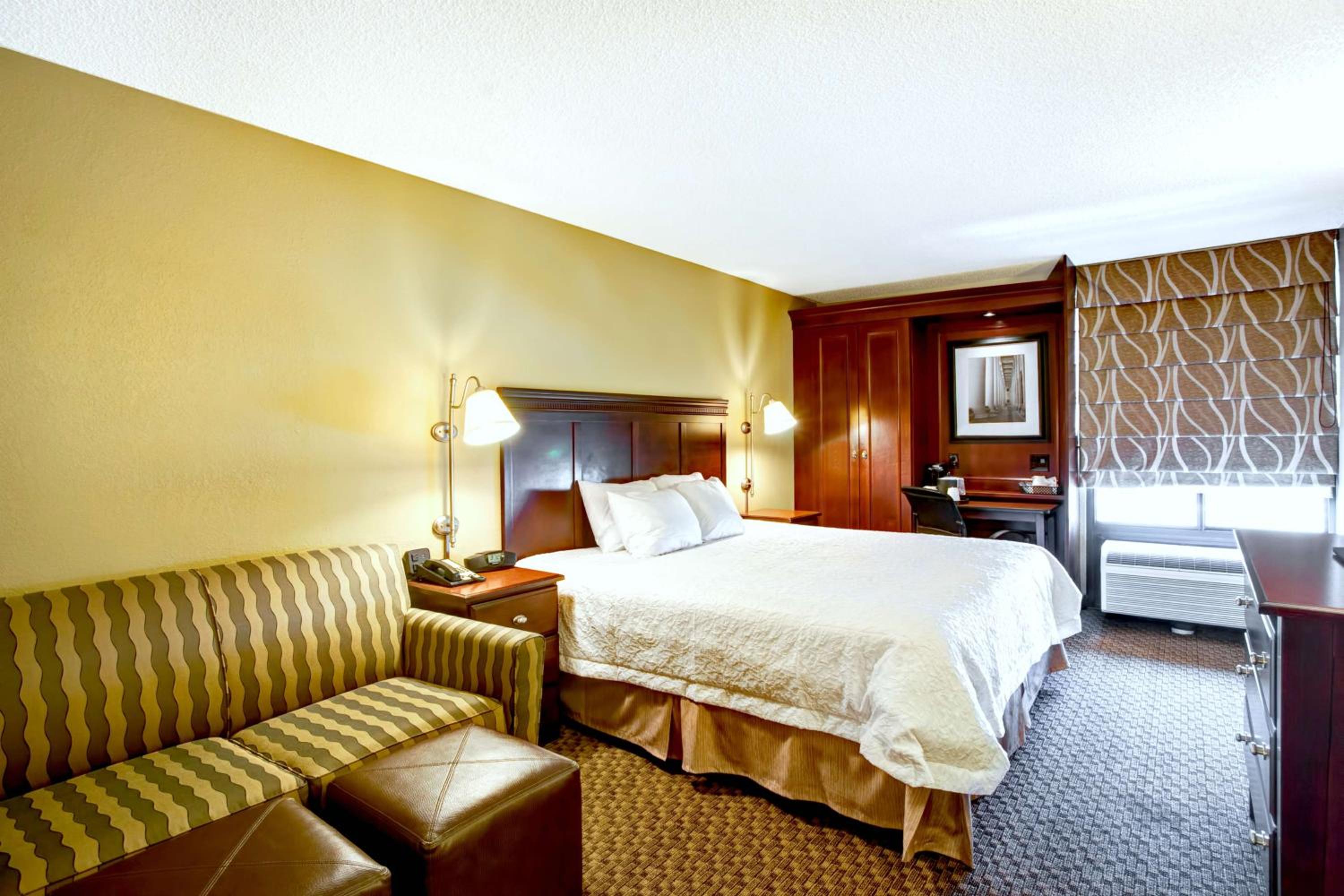 Deluxe King Room - Photo 1