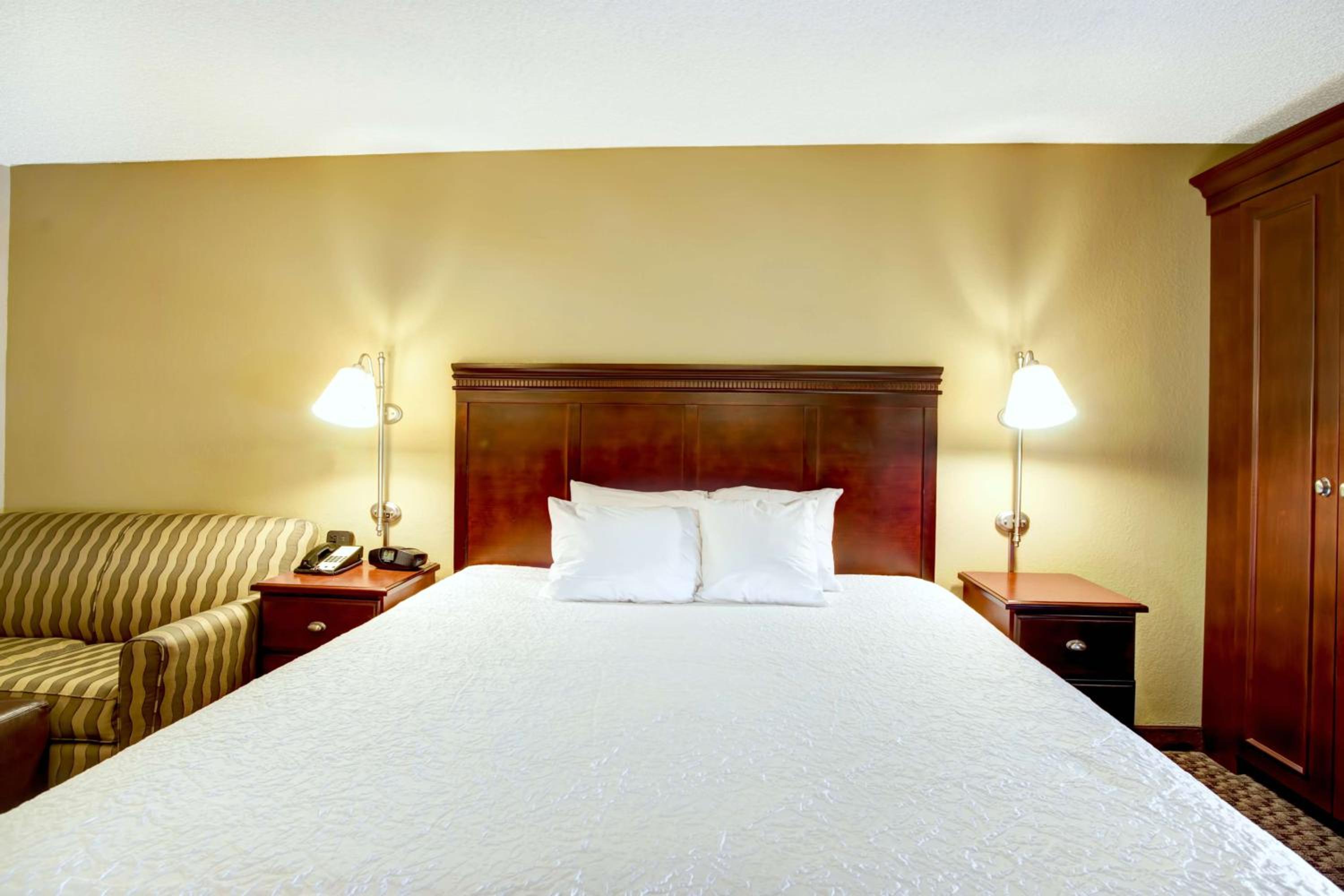 Deluxe King Room - Photo 4