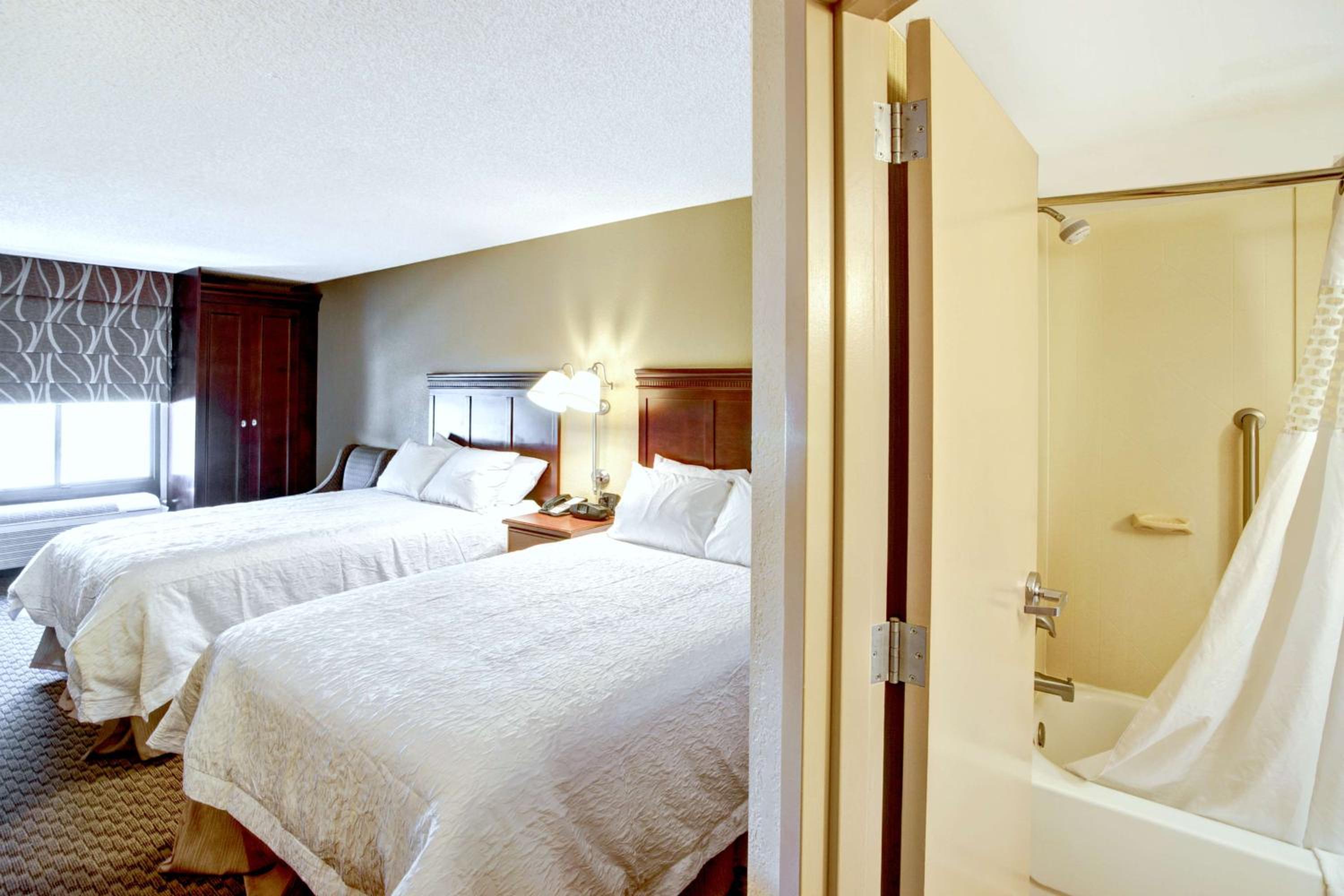 Non-Smoking Double/Double Room - Photo 1