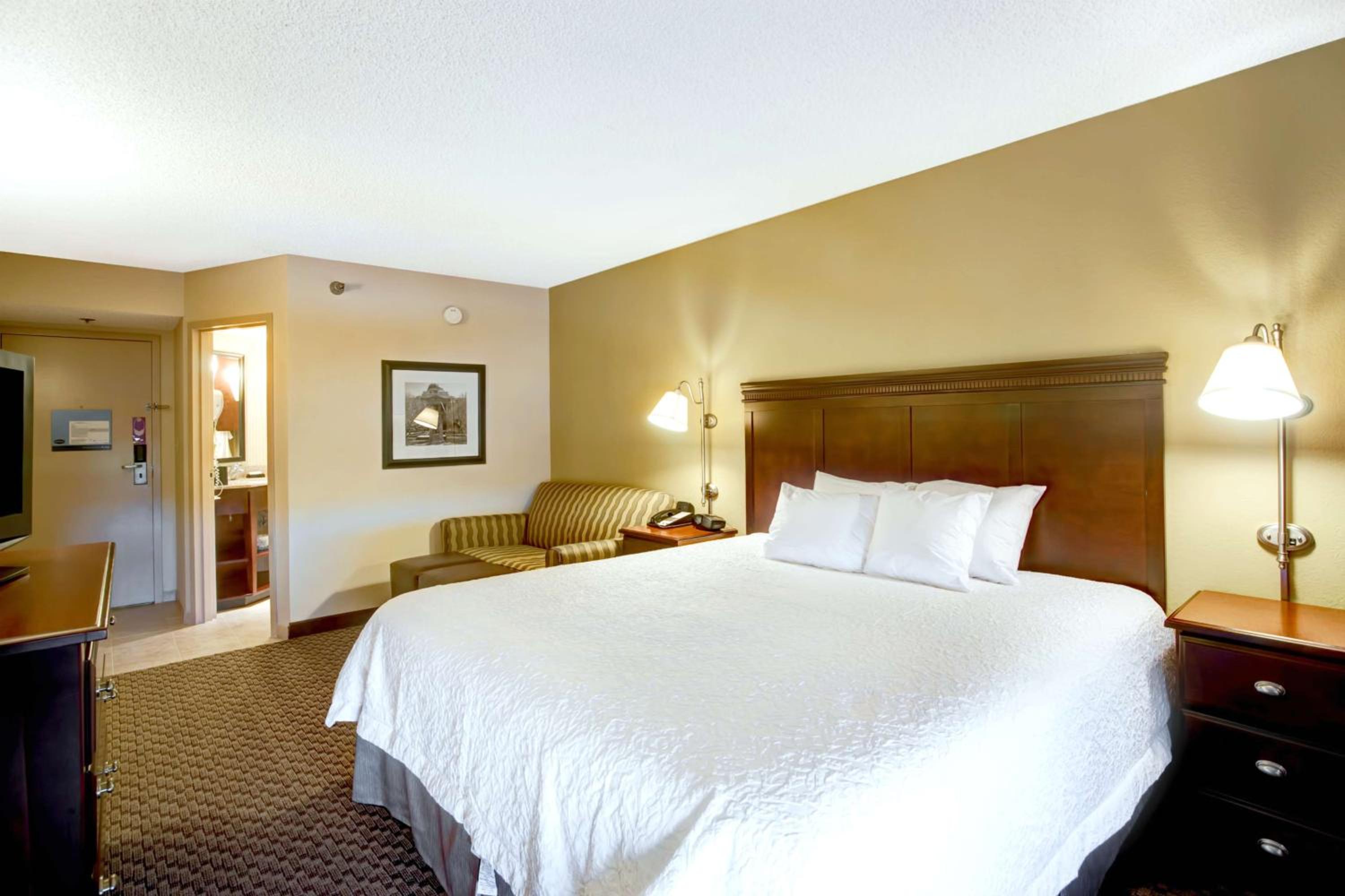 Deluxe King Room - Photo 2
