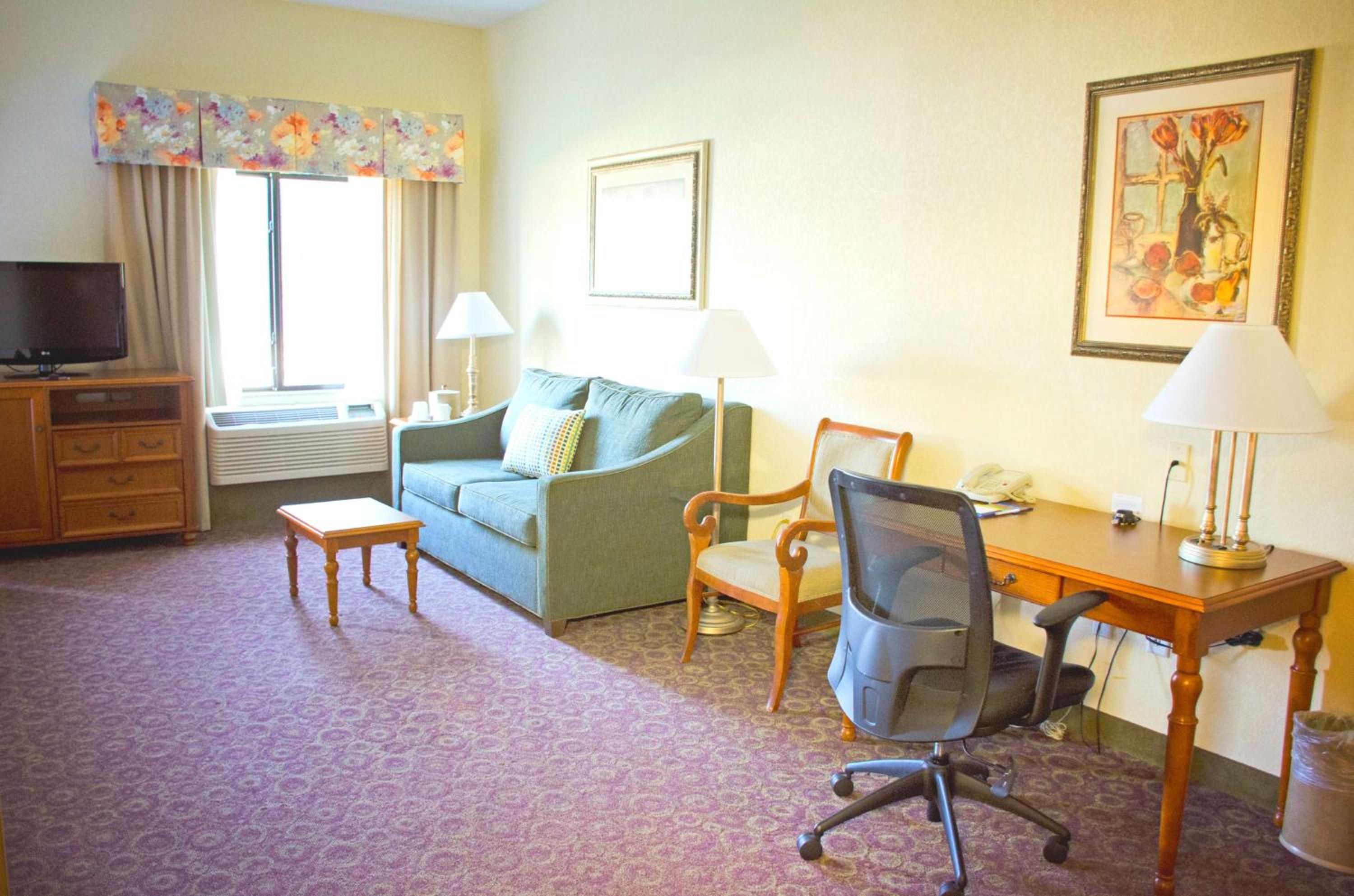 Queen Studio Suite with Two Queen Beds and Sofa Bed - Non-Smoking - Photo 1