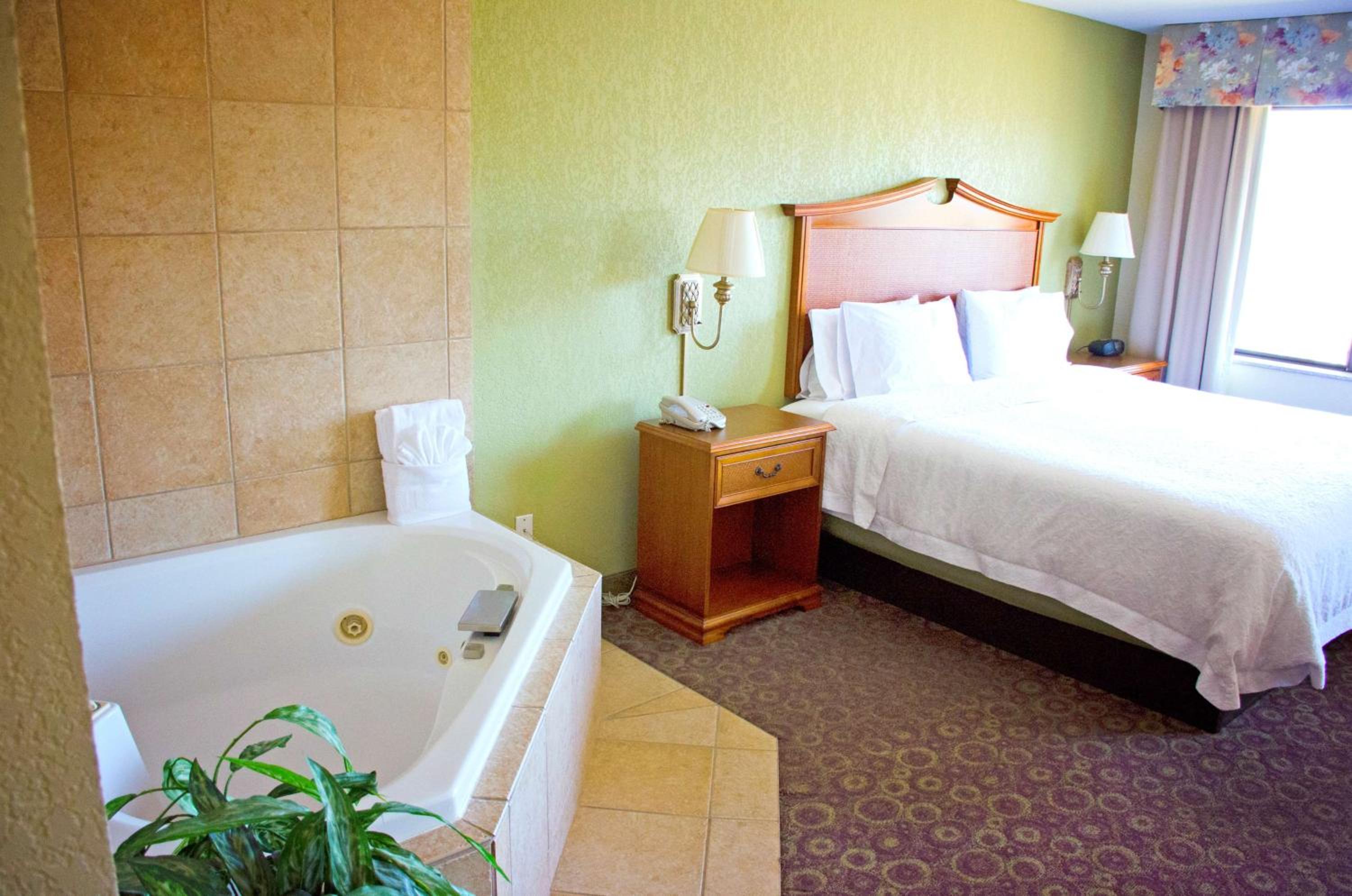 King Studio Suite with Whirlpool - Non-Smoking