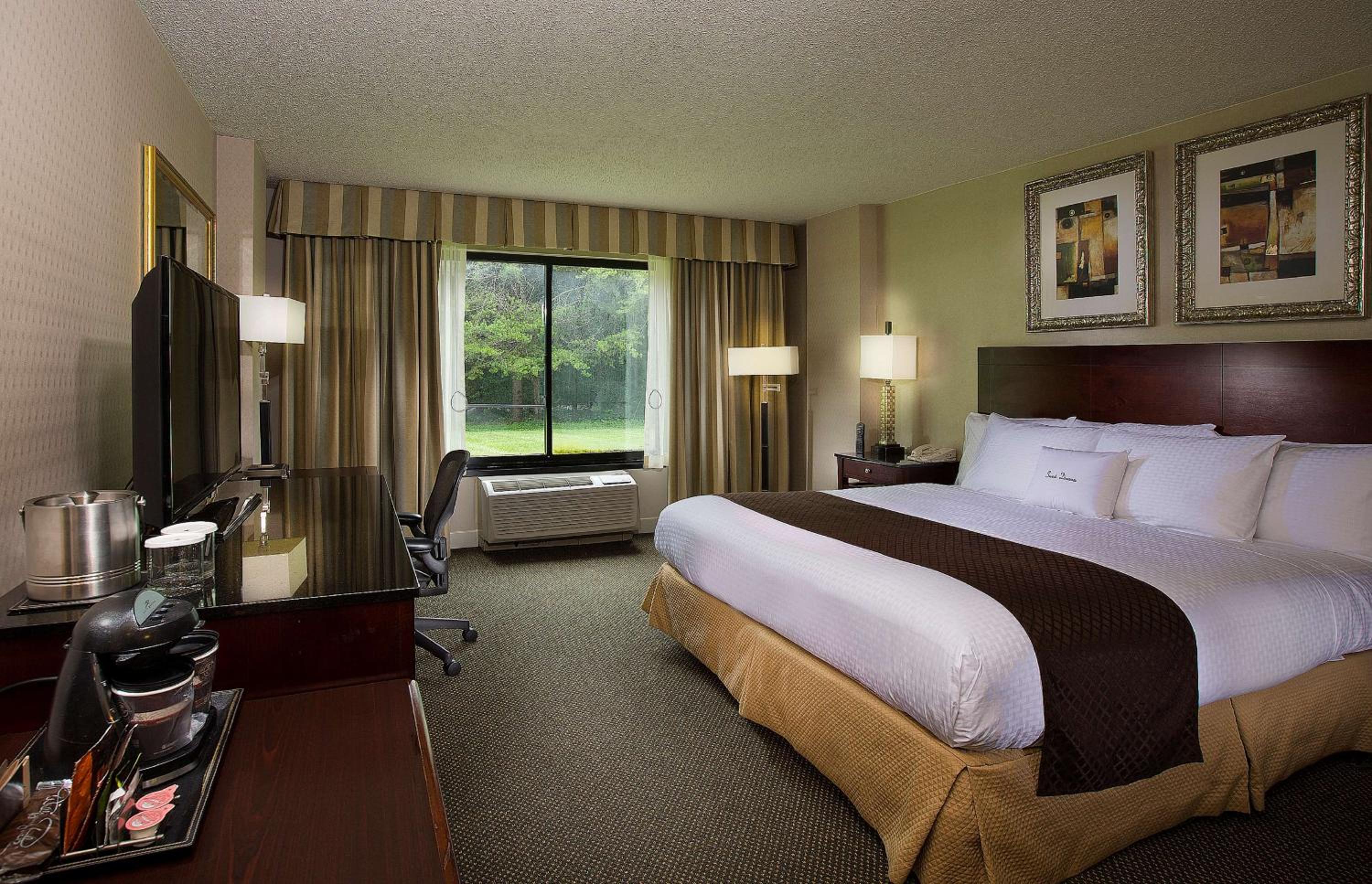 King Room with King Bed - Non-Smoking - Photo 2