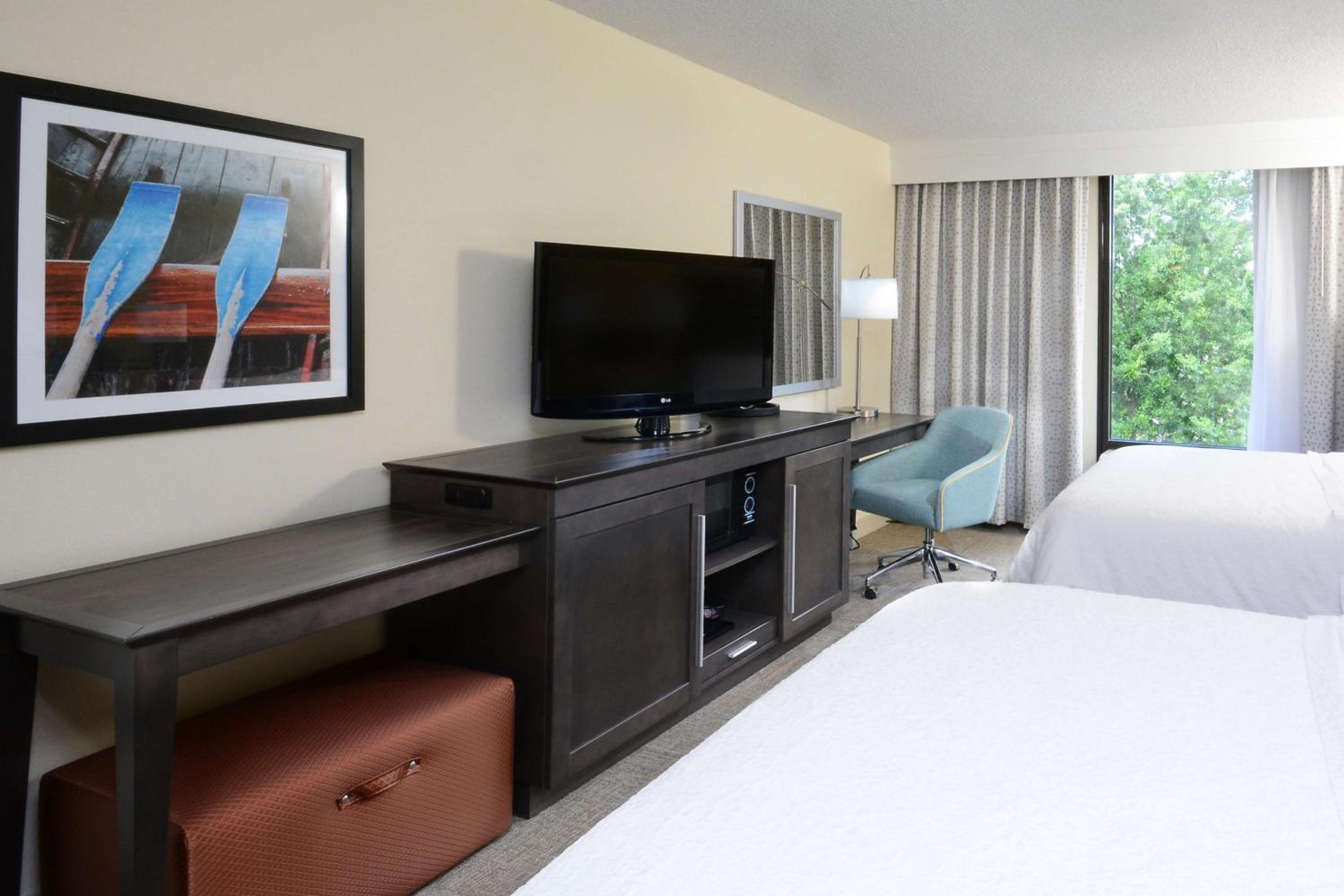 Room with Two Queen Beds - Non-Smoking - Photo 4