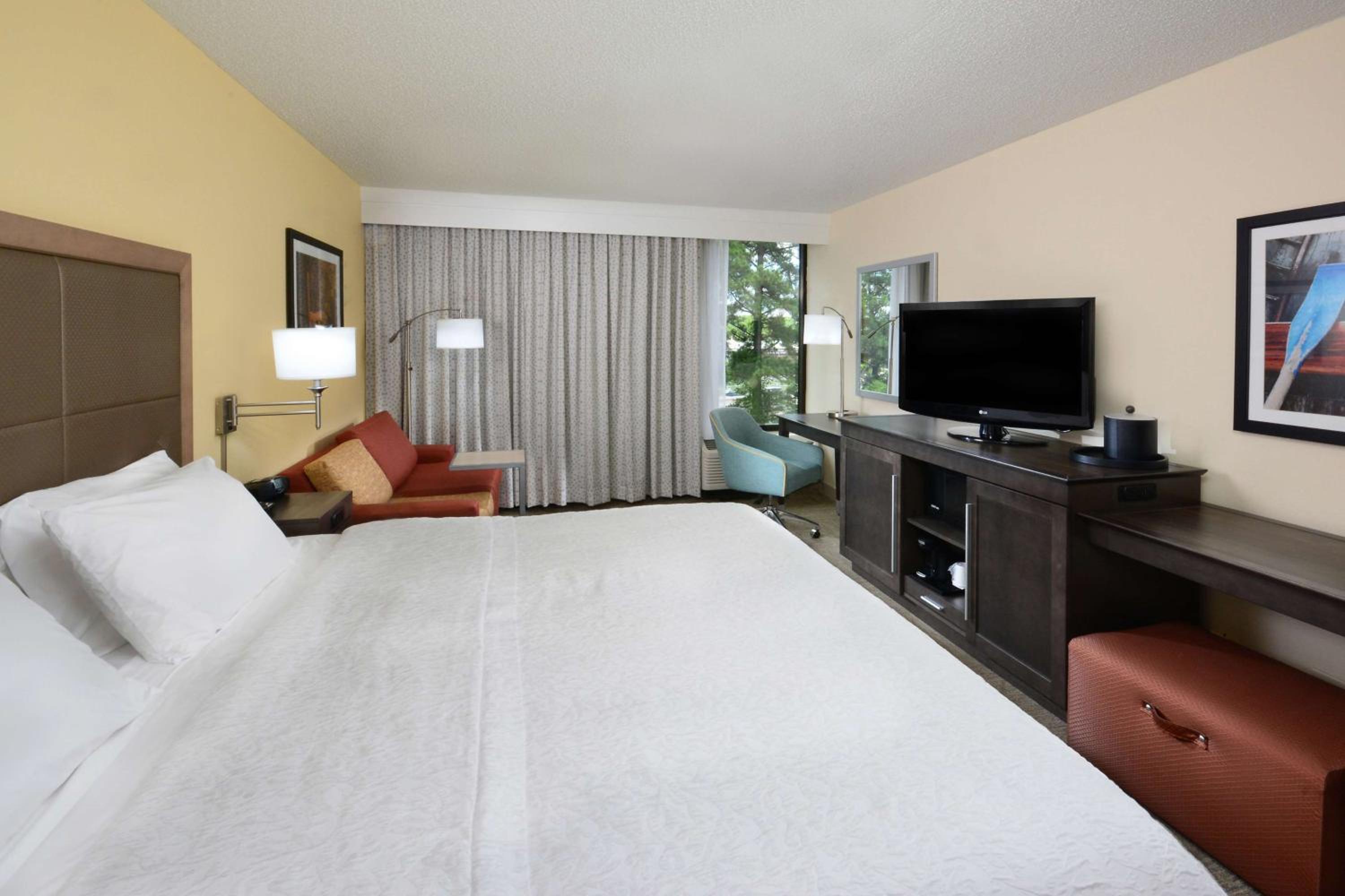 King Room with Sofa Bed - Non-Smoking - Photo 1