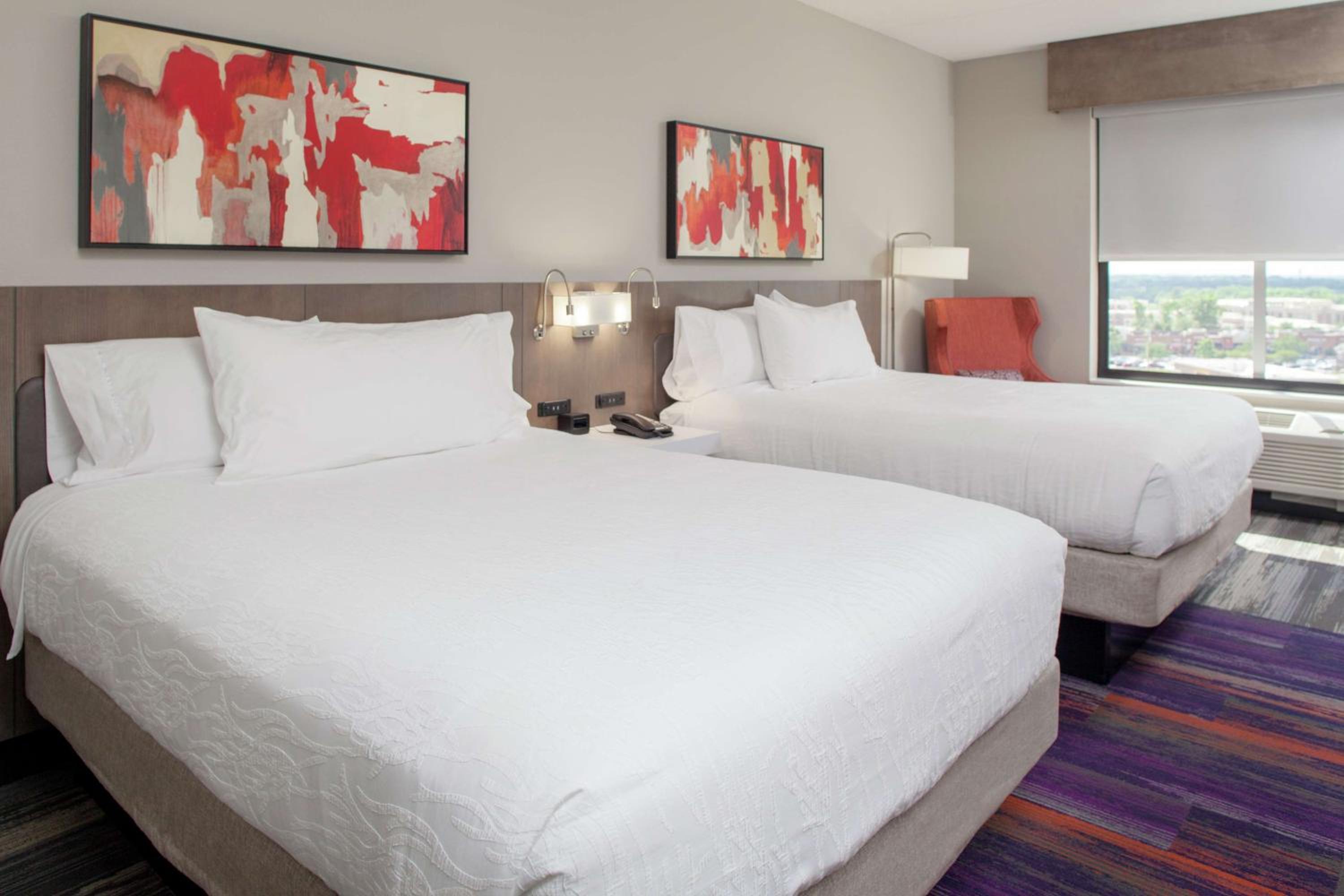 Queen Room with Two Queen Beds - Hearing Access photo 3