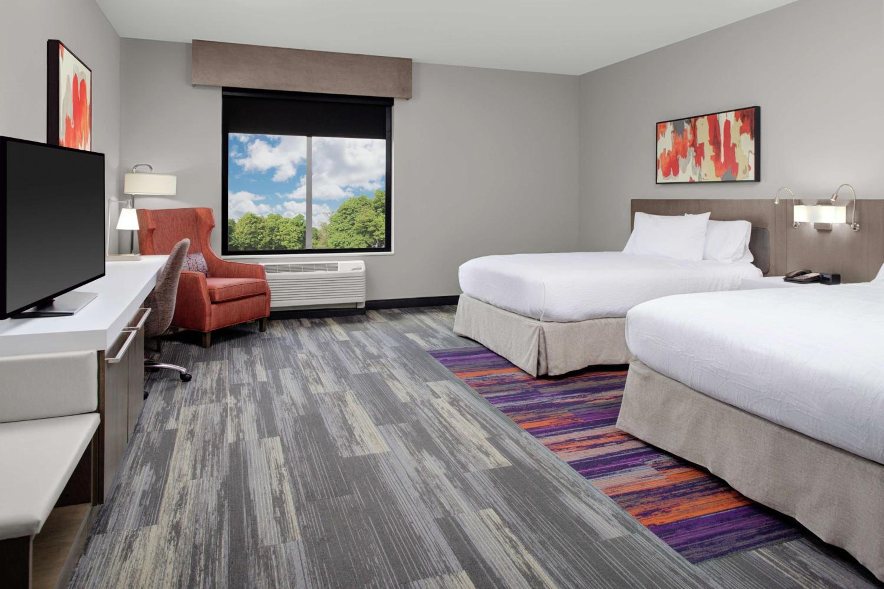 Queen Room with Two Queen Beds - Mobility Access photo 2