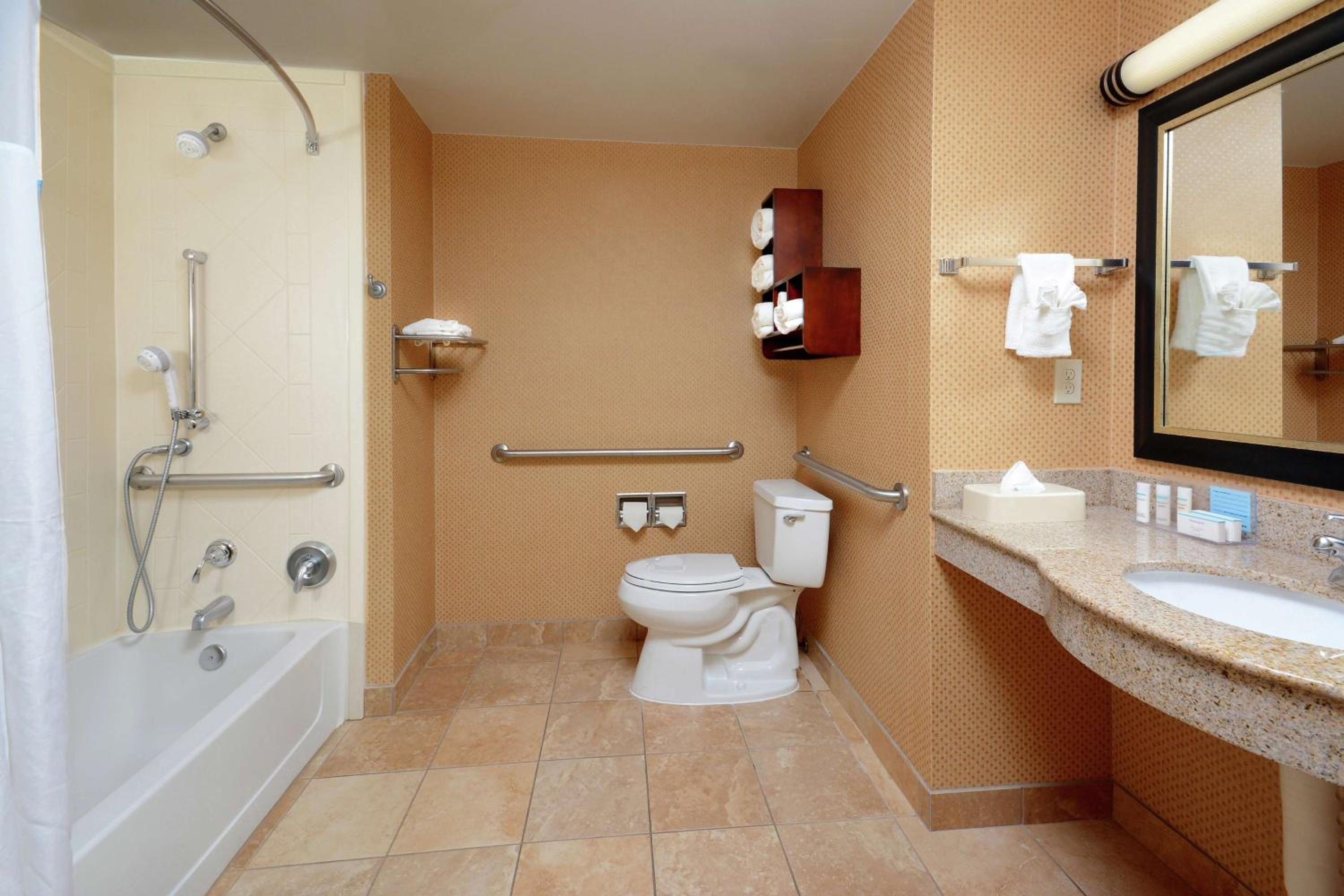 Queen Room with Two Queen Beds - Mobility and Hearing Access/Non-Smoking - Photo 3