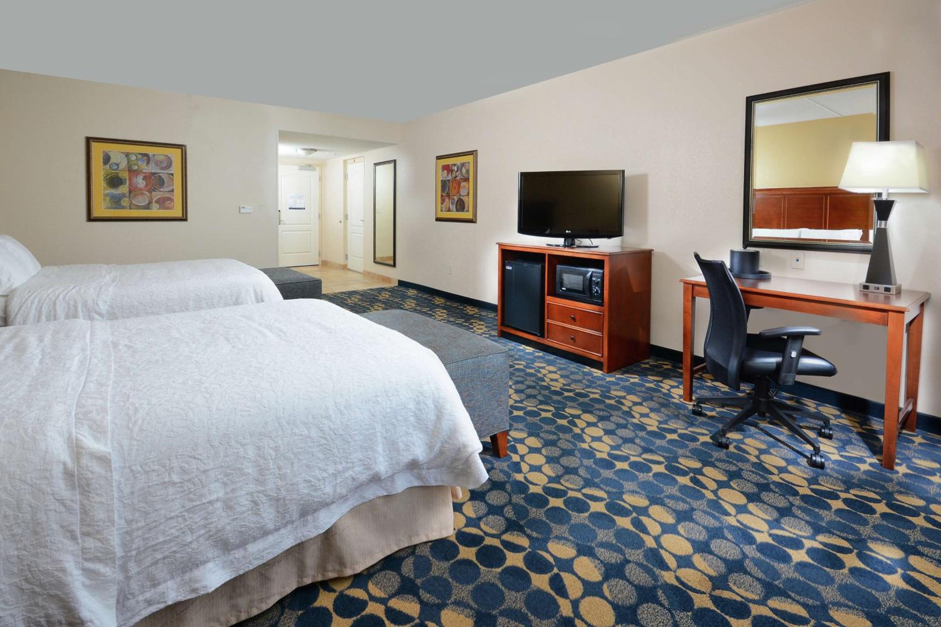 Queen Room with Two Queen Beds - Mobility and Hearing Access/Non-Smoking - Photo 4