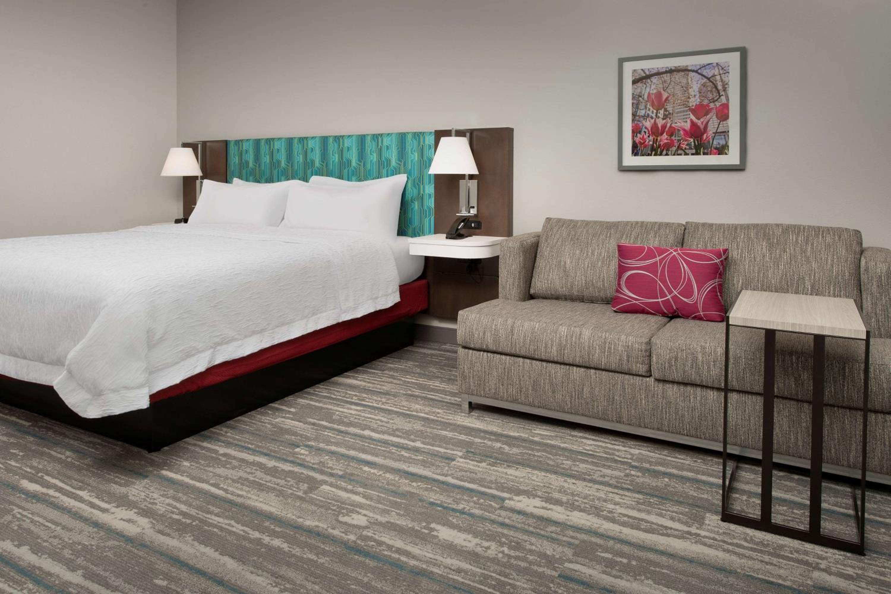 King Room with Sofa Bed - Photo 2