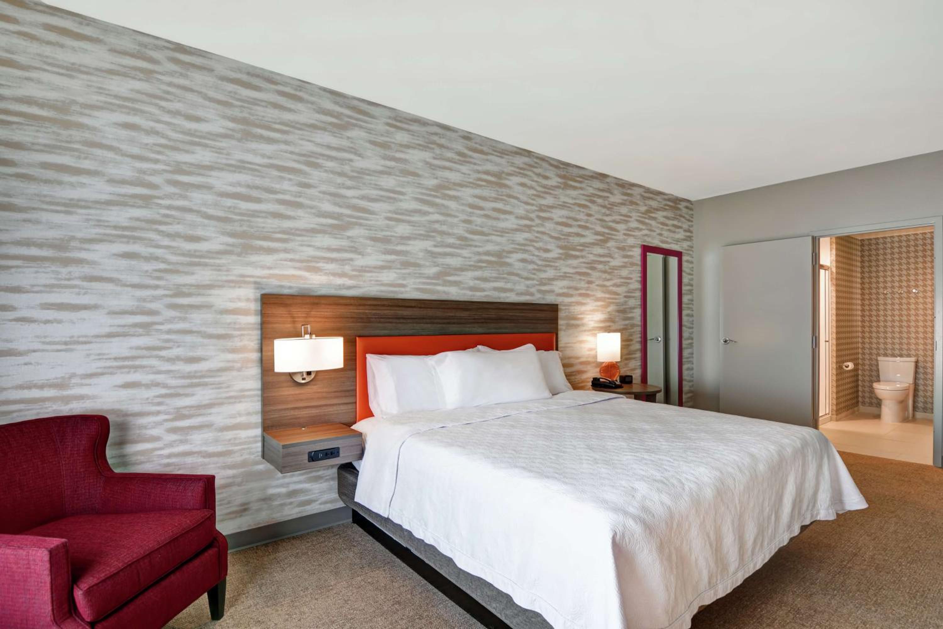 One-Bedroom King Suite - Non-Smoking - Photo 1
