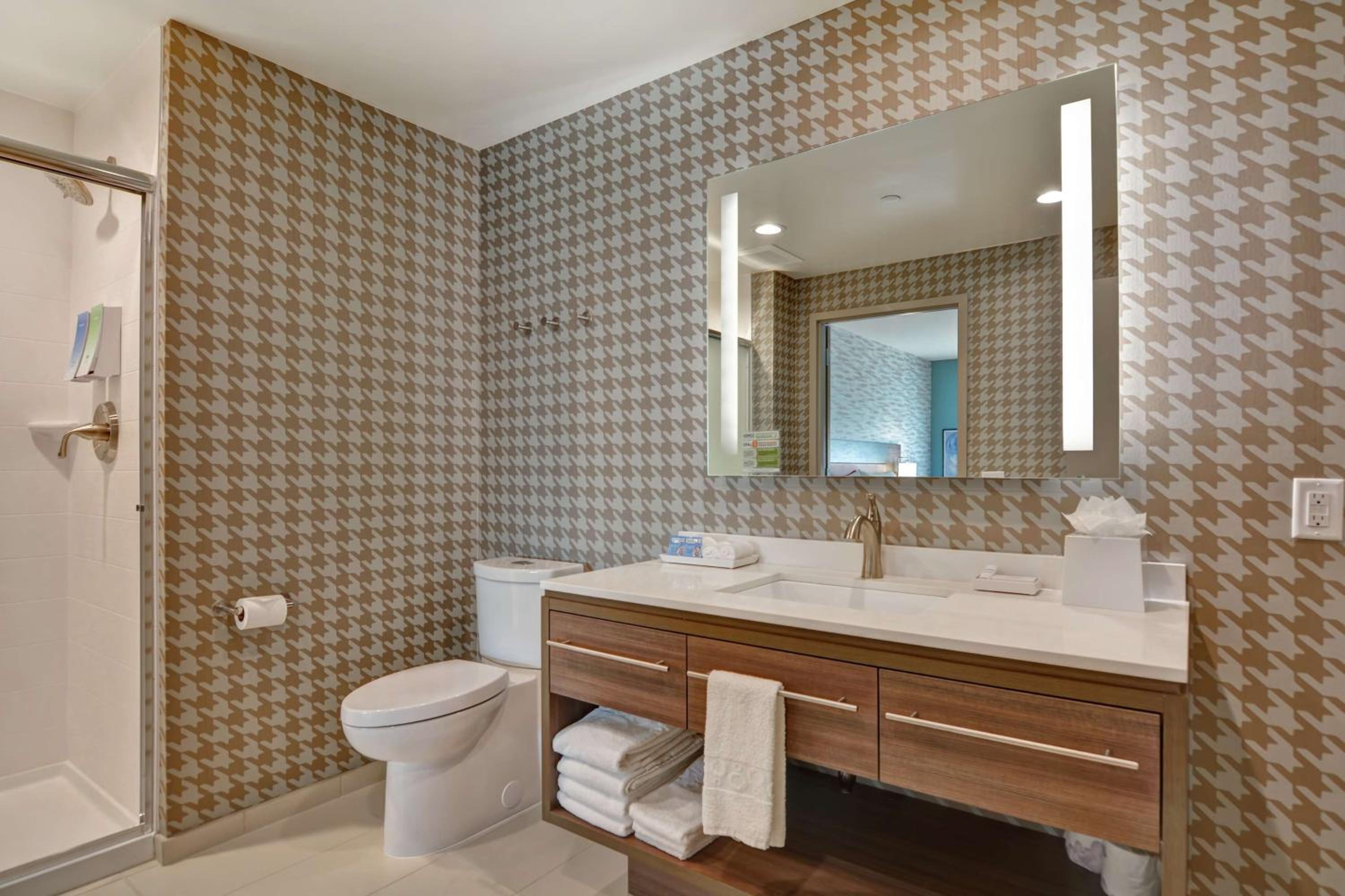 One-Bedroom King Suite - Non-Smoking - Photo 2