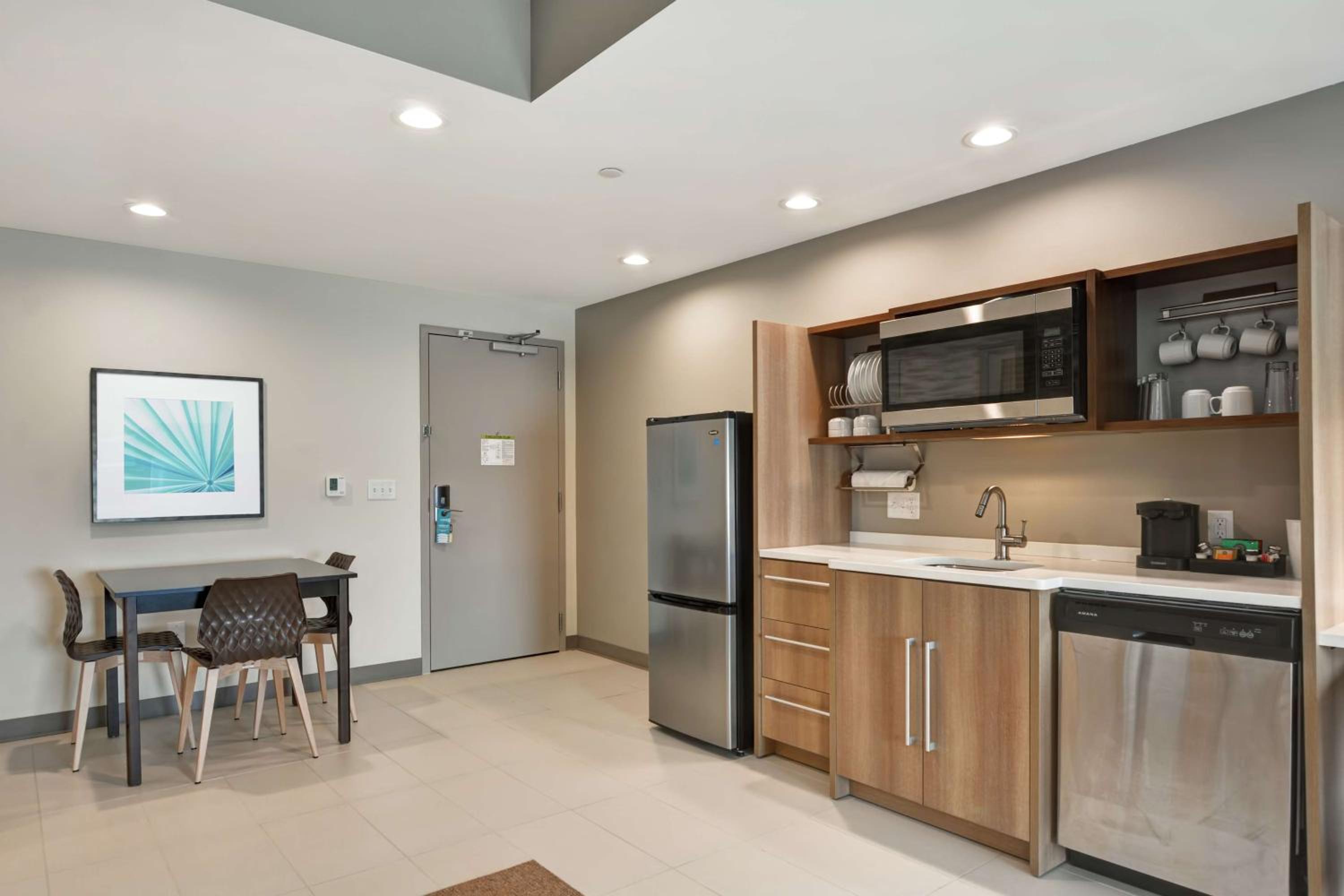 One-Bedroom King Suite - Non-Smoking - Photo 4