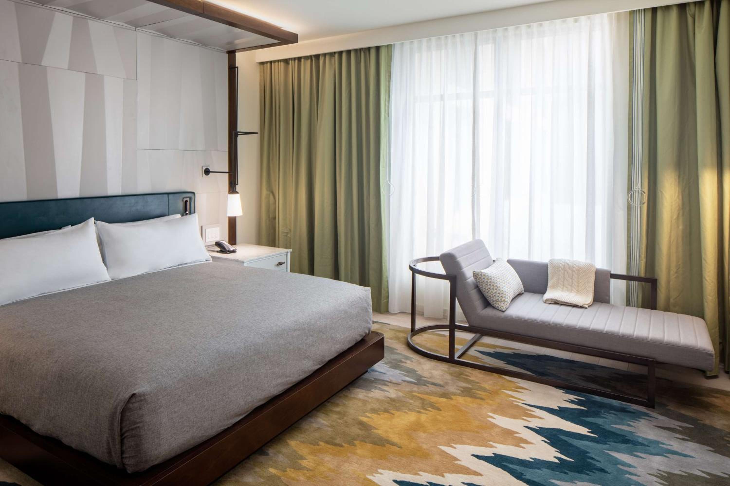 Premium King Suite - Hearing/Mobility Accessible - Photo 6