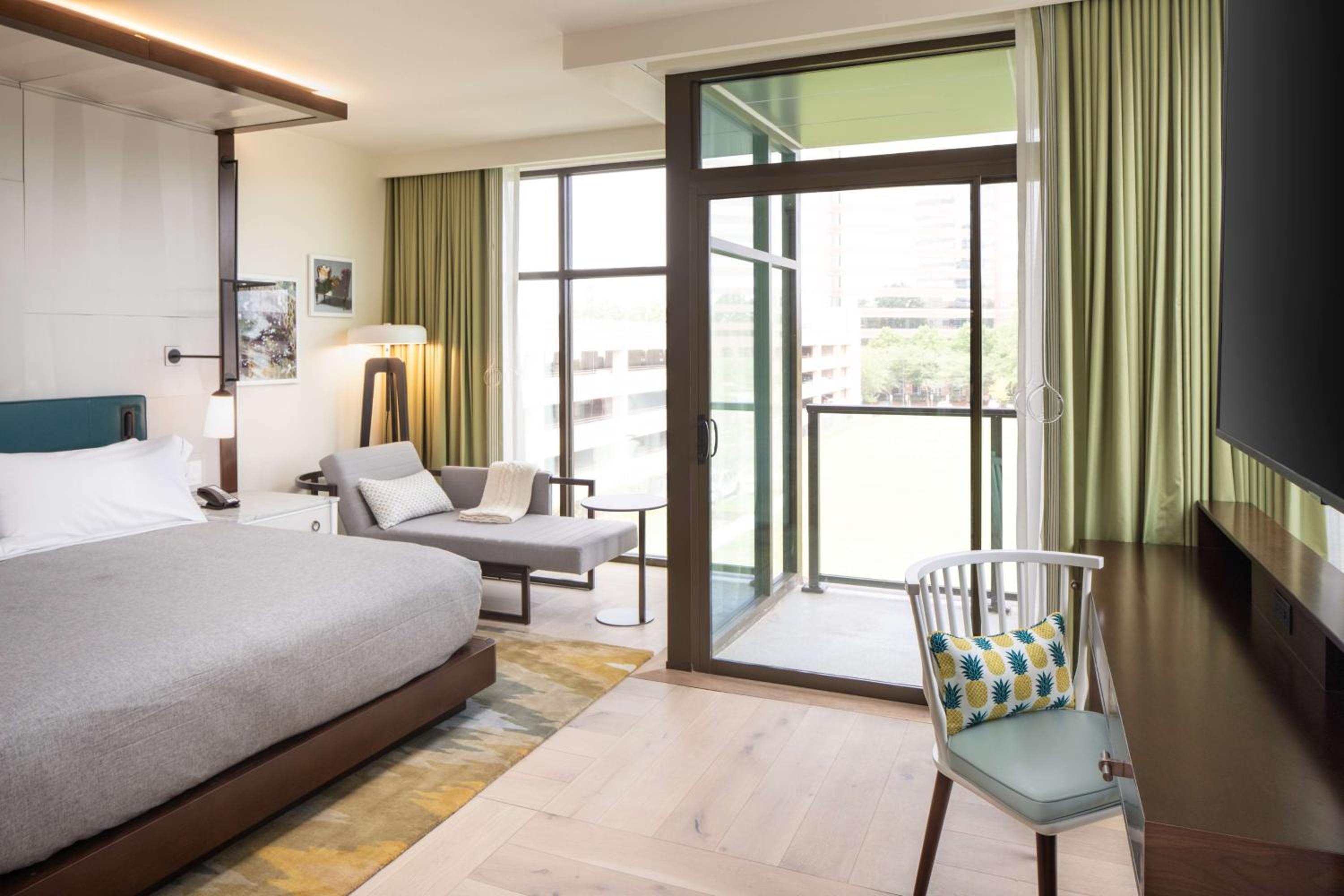 Premium King Room - Hearing/Mobility Accessible - Photo 1