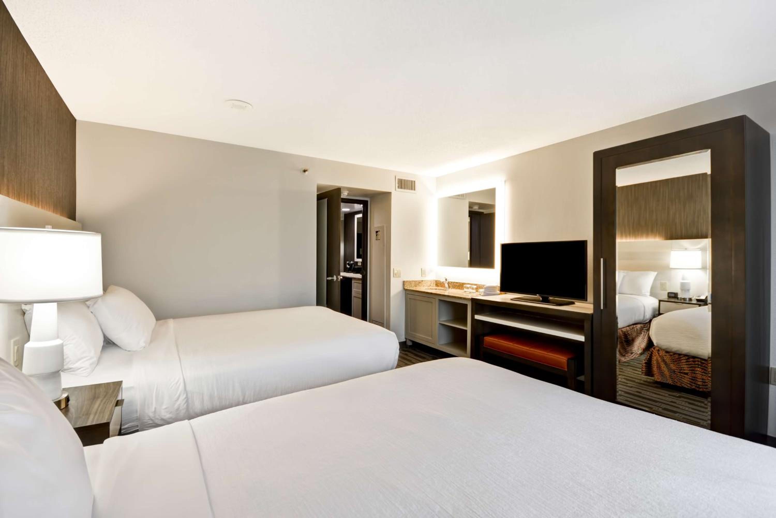 Suite with Two Queen Beds - Non-Smoking - Photo 2
