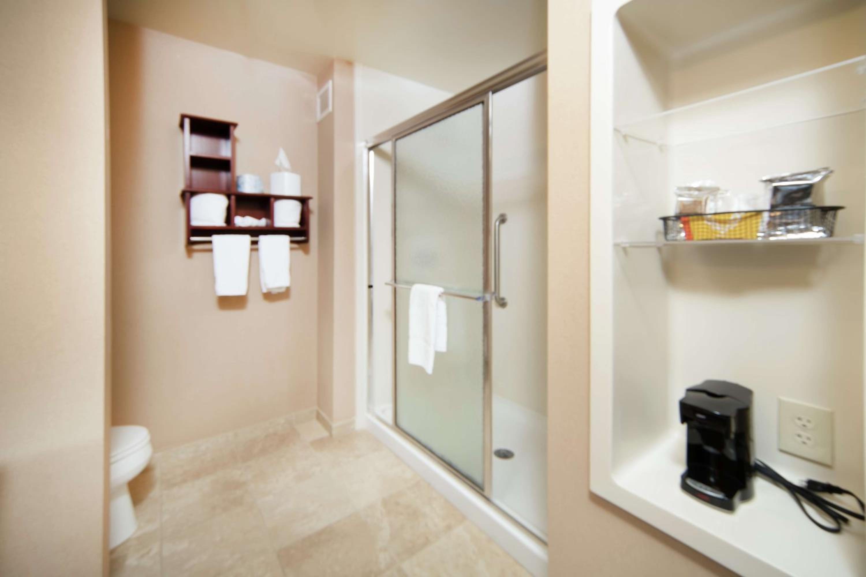 King Room with Shower - Non-Smoking - Photo 2