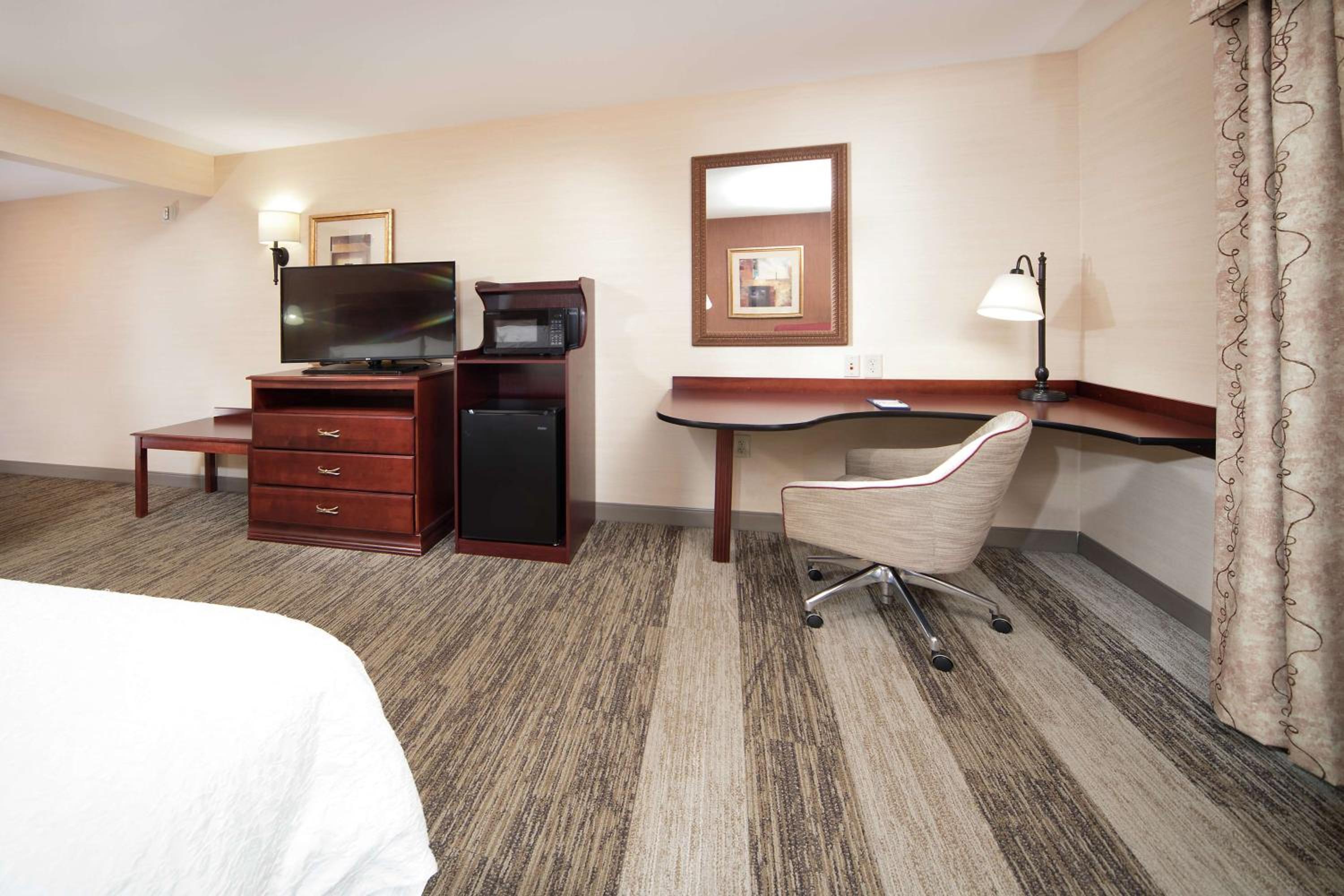 Room with Two Queen Beds - Non-Smoking - Photo 1