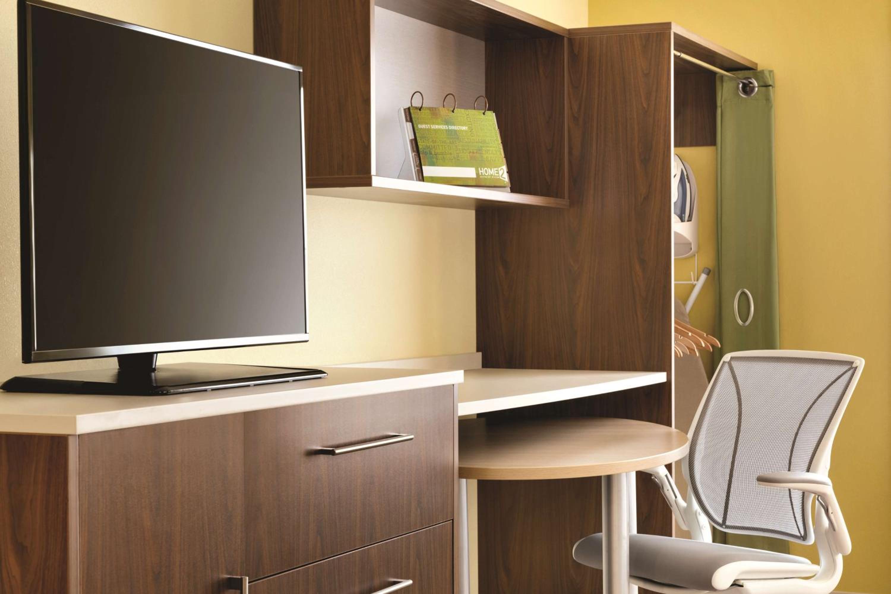 King Suite - Hearing Access/Non-Smoking - Photo 2