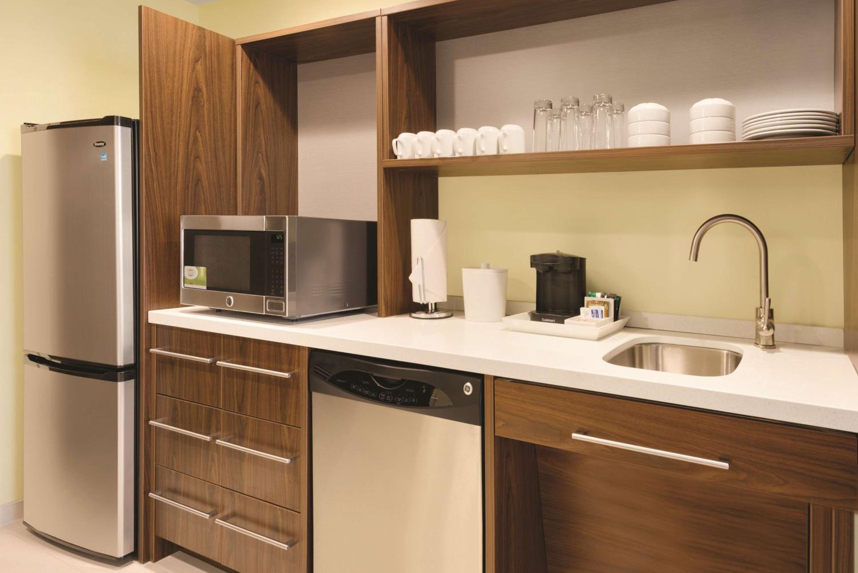 King Suite - Hearing Access/Non-Smoking - Photo 3