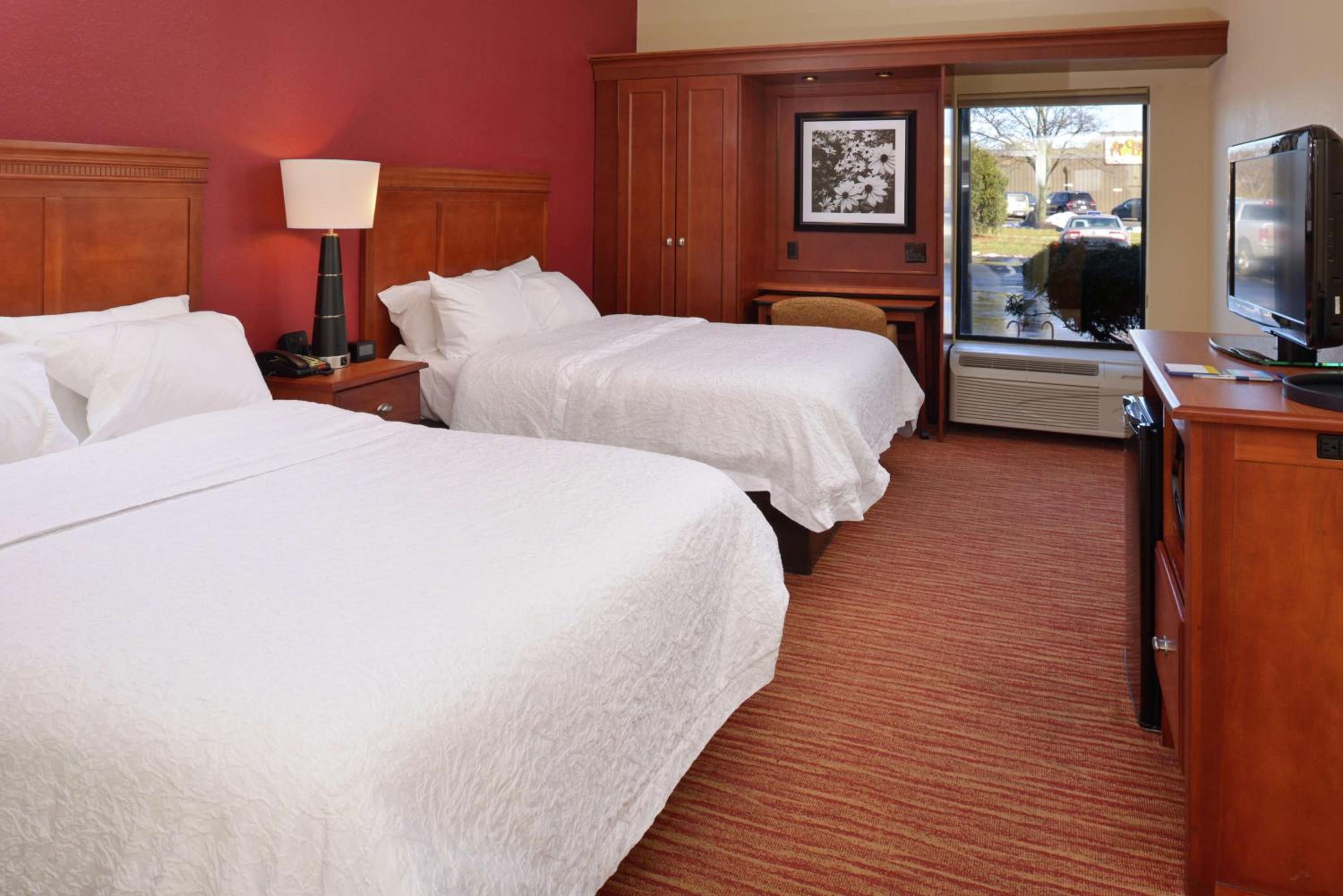 Room with Two Queen Beds - Non-Smoking - Photo 1