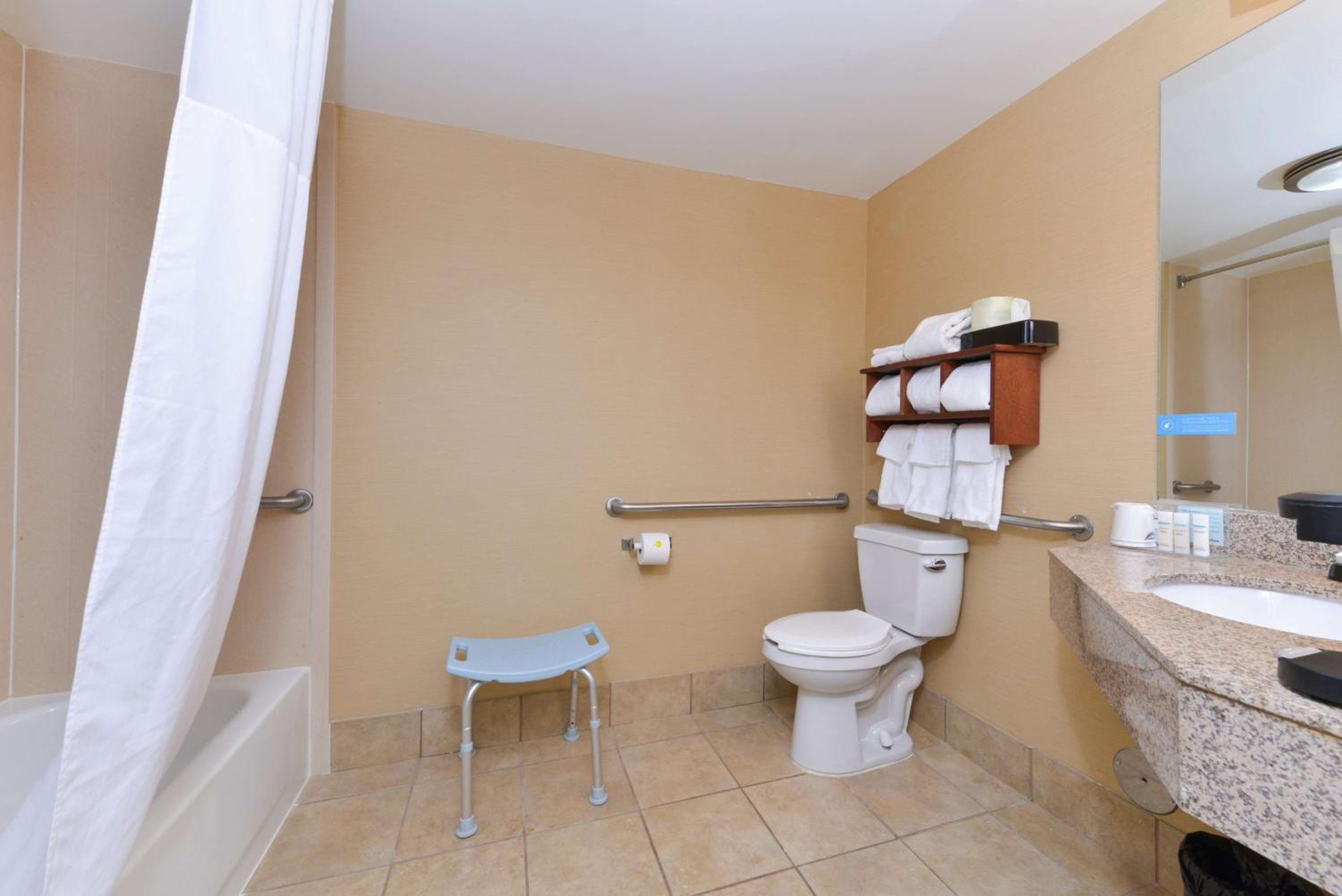King Room - Mobility Access/Non-Smoking - Photo 3