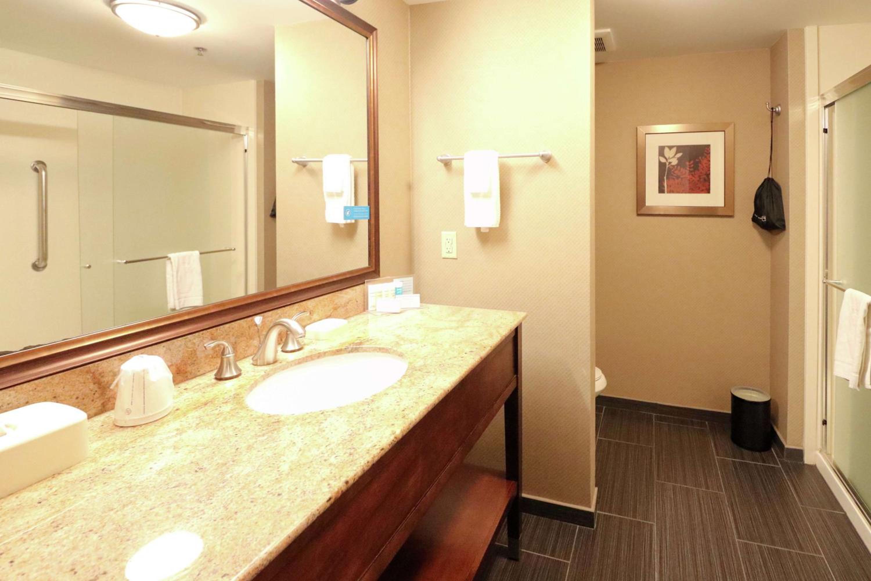 Standard King Room - Non-Smoking  - Photo 3