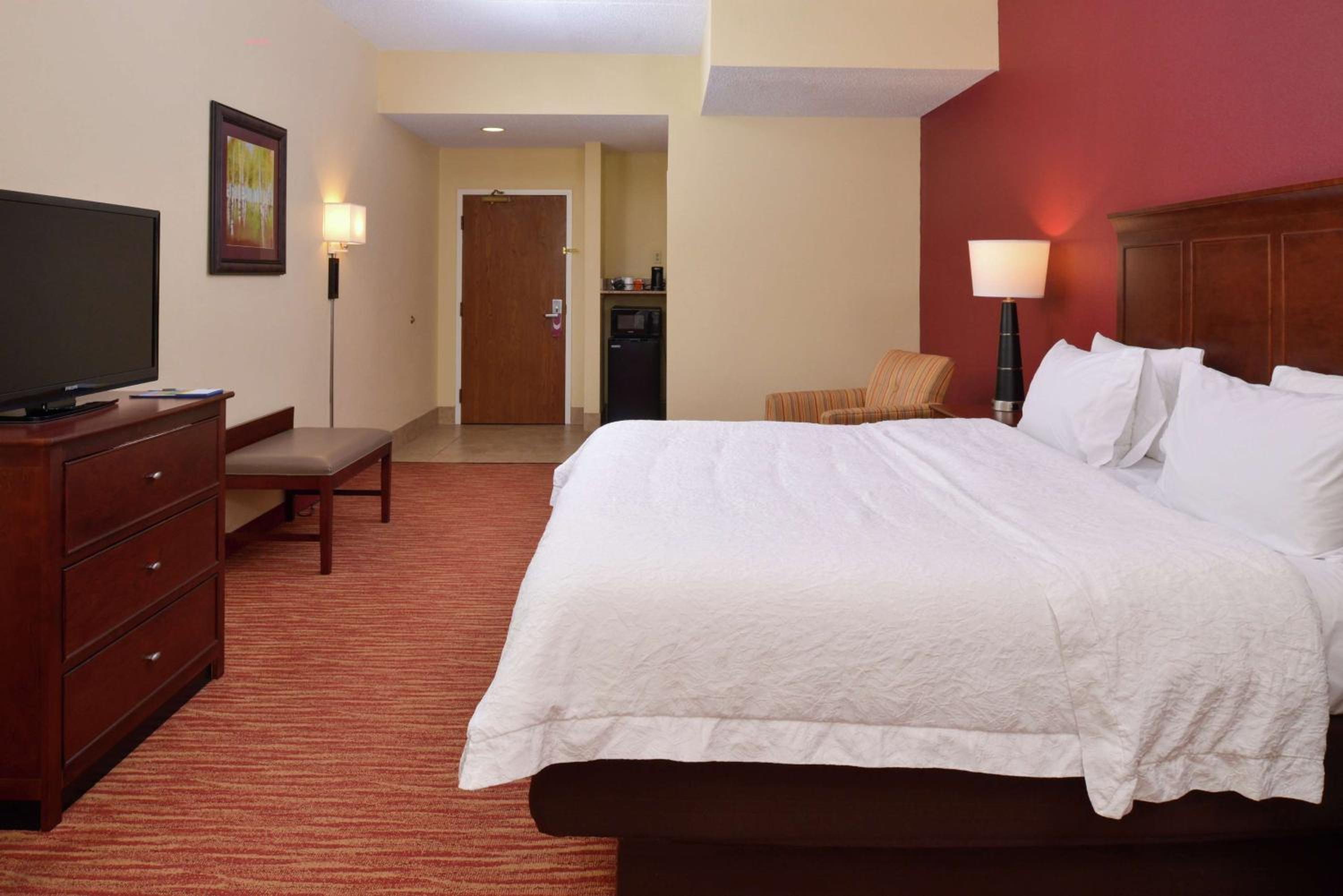 Deluxe King Room - Non-Smoking - Photo 6