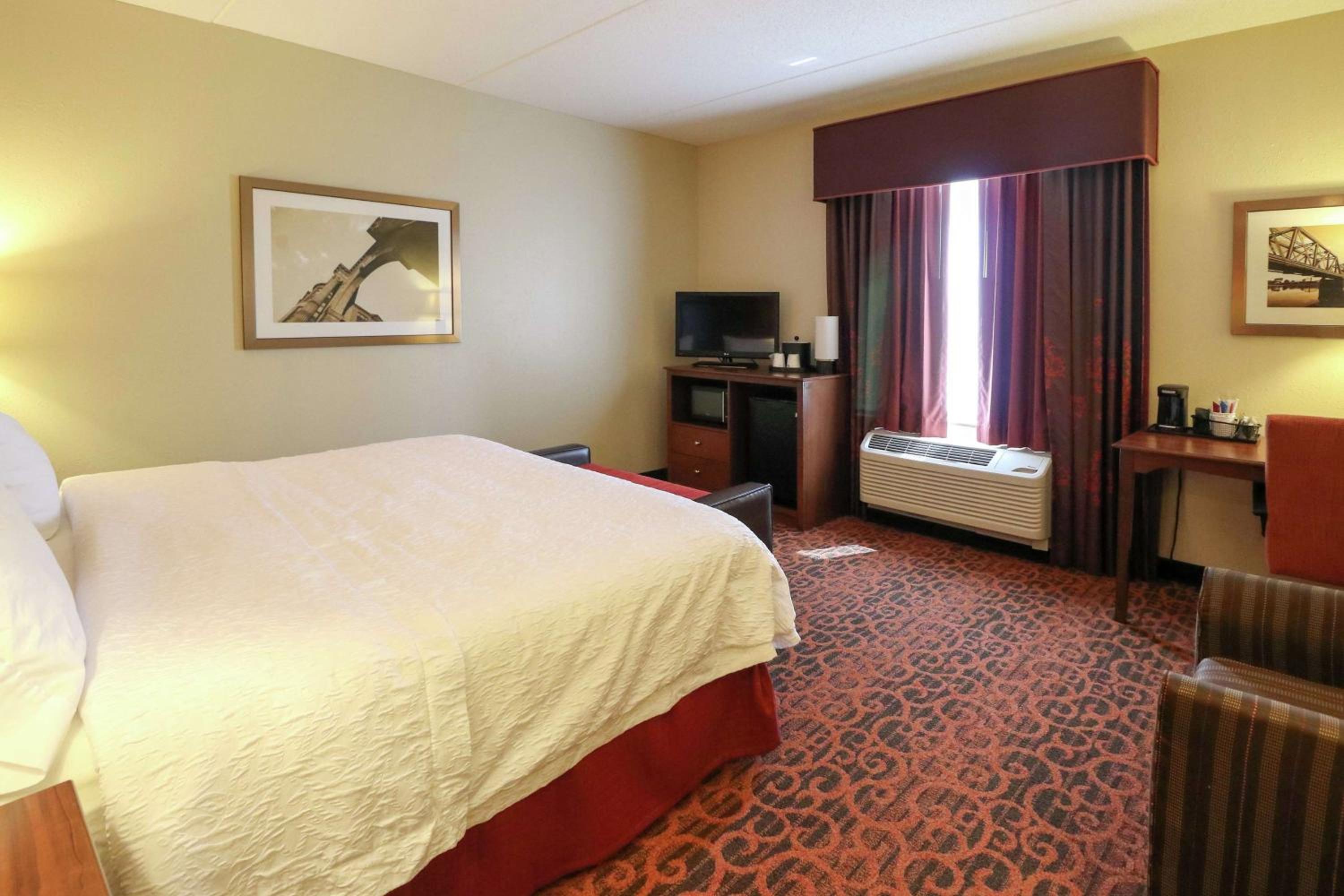 Standard King Room - Non-Smoking  - Photo 1