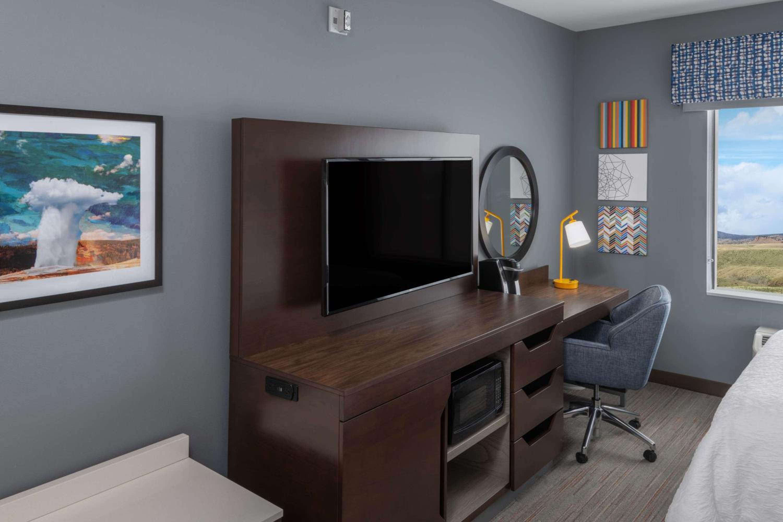 Queen Room with Two Queen Beds - Hearing Access/Non-Smoking - Photo 1